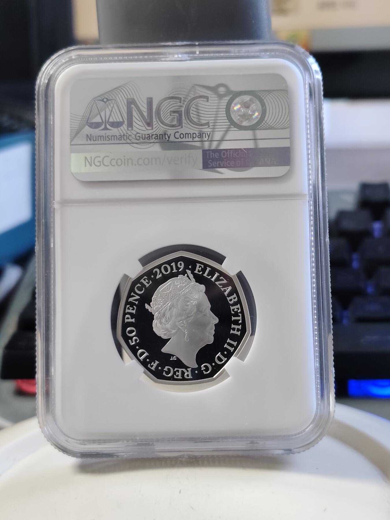 第168期拍卖【长期征集拍品】 英国2019年可爱帕丁顿熊系列3在伦敦塔纪念银币NGC-PF69原盒证书，925银，8克，发行25000枚