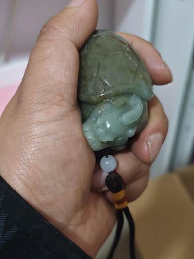 新疆和田玉龙龟手把件 - 新疆和田玉龙龟手把件