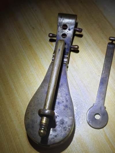 闻德总部评级清代琵琶锁 闻德总部评级清代琵琶锁