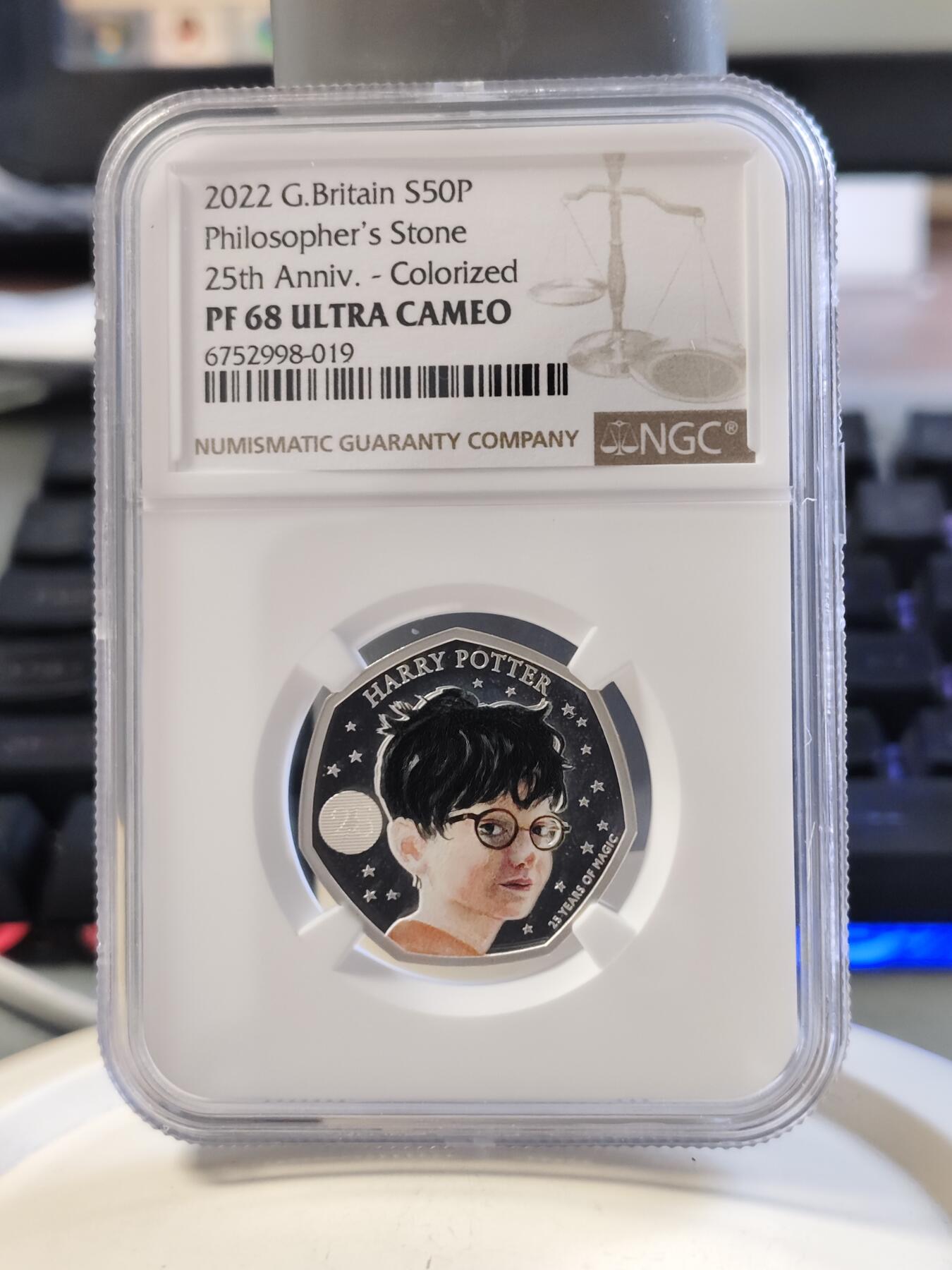 第168期拍卖【长期征集拍品】 英国2022年哈利波特与魔法师25周年8克纪念银币NGC-PF68原盒证书，925银，8克，发行15000枚