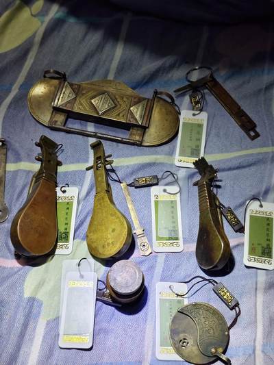 闻德总部评级清代琵琶锁 - 闻德总部评级清代琵琶锁