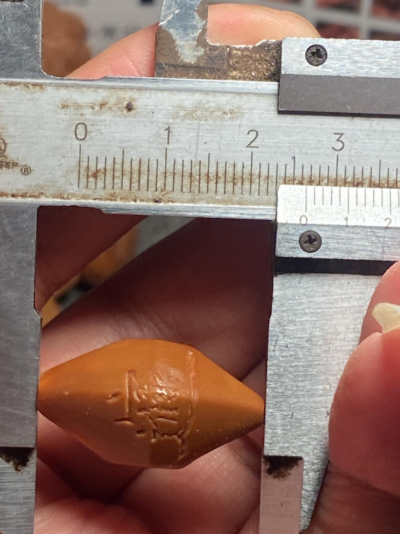 福利苏工核雕纯手工雕刻，10年老铁核手工二花多边形三通，尺寸1。5x2.65喜欢的来价格不贵