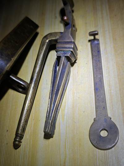 闻德总部评级清代琵琶锁 闻德总部评级清代琵琶锁