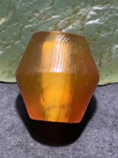 精美高玉化风化纹缠丝玛瑙碟珠一颗。 - 精美高玉化风化纹缠丝玛瑙碟珠一颗。