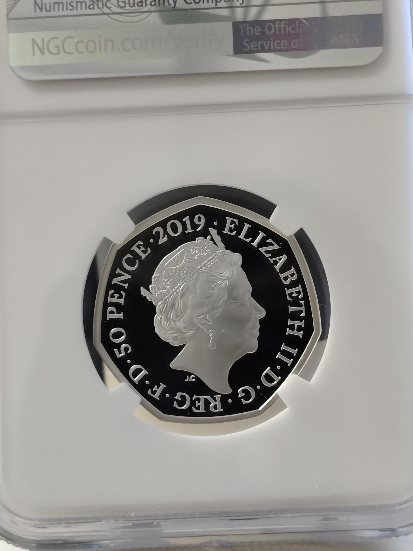 第168期拍卖【长期征集拍品】 英国2019年可爱帕丁顿熊系列3在伦敦塔纪念银币NGC-PF69原盒证书，925银，8克，发行25000枚