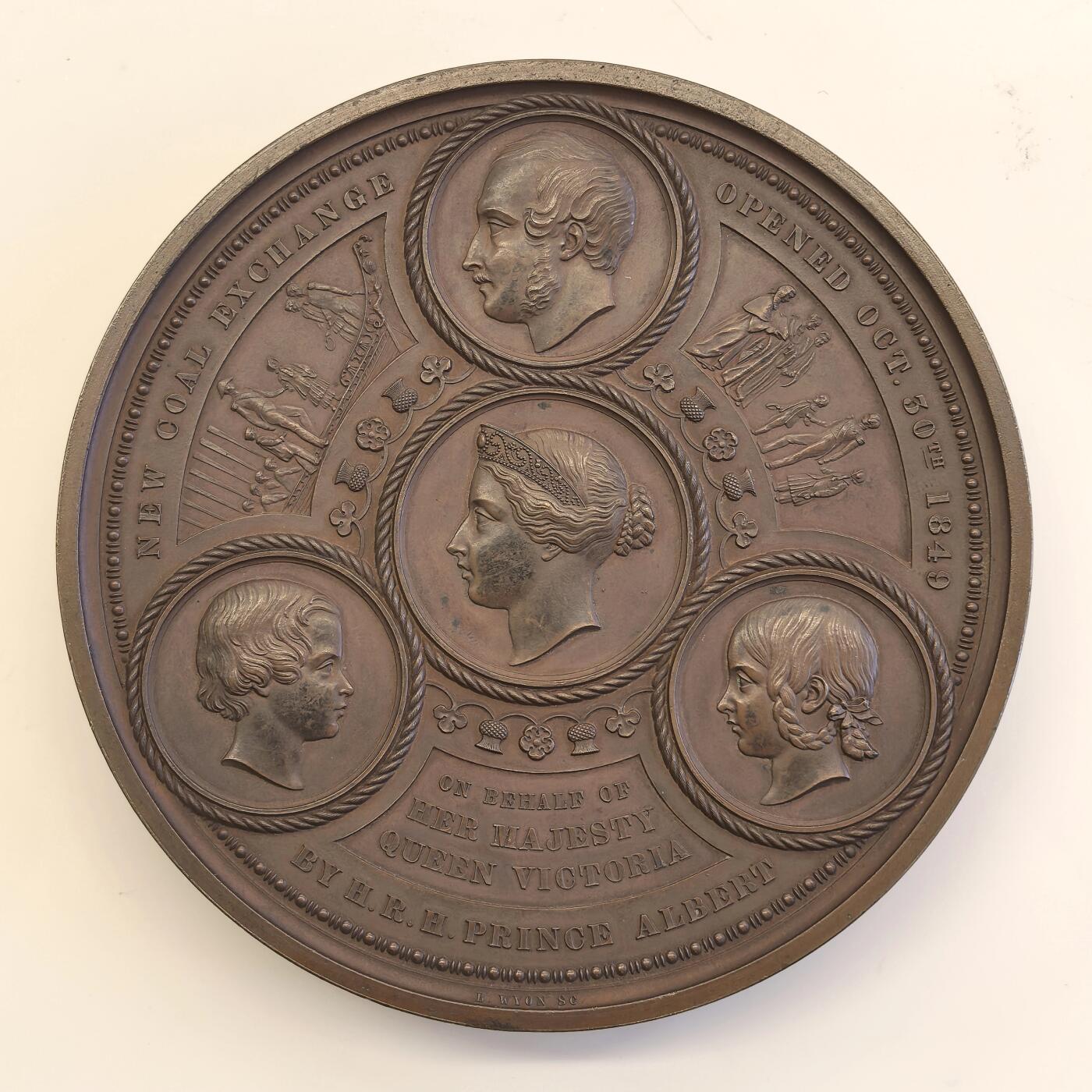 博洋堂世界钱币拍卖第117期（全场包邮） 伦敦金融城系列第06号作品，伦敦金融城煤炭交易所开张纪念铜章。作者本杰明怀恩（benjamin wyon，1802-1858），直径89mm，年份1849年，原盒好品