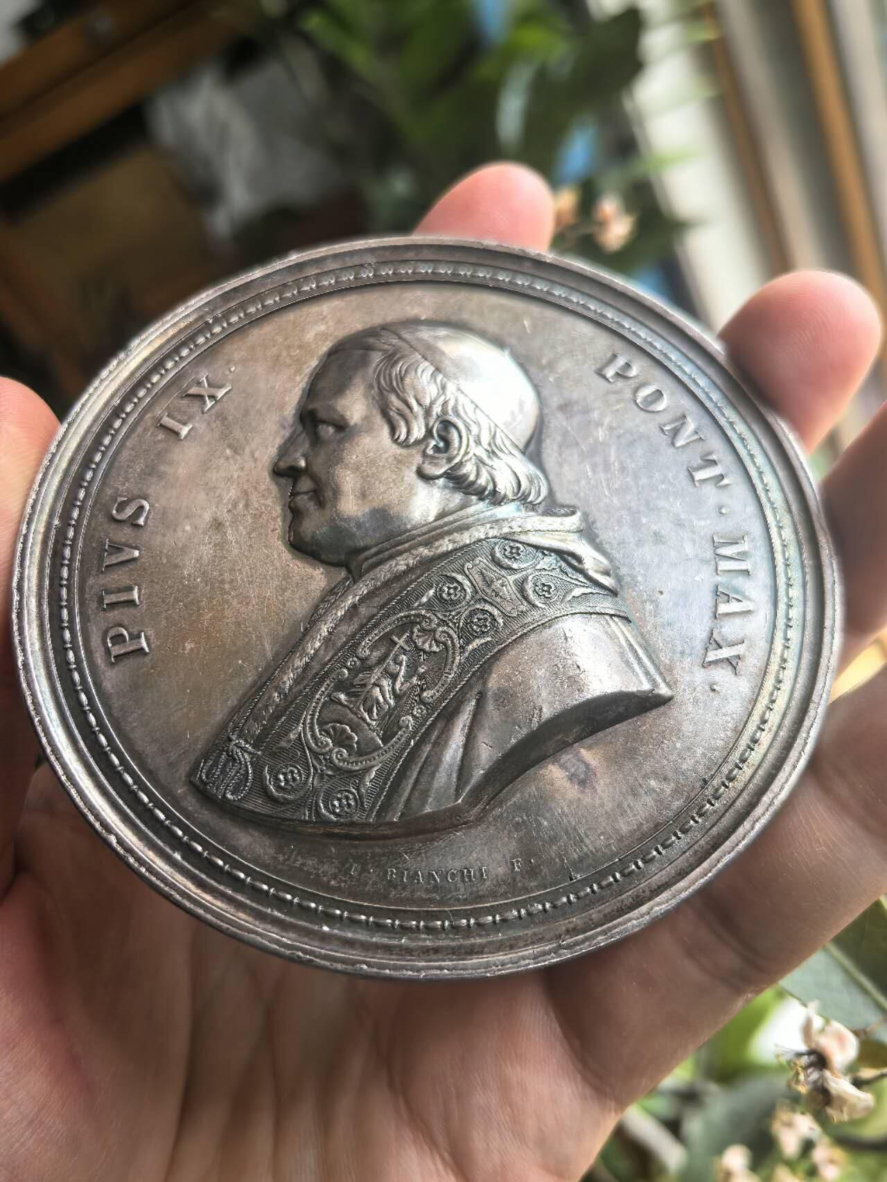 1877年意大利银章，庇护九世的禧年。83mm289克。 