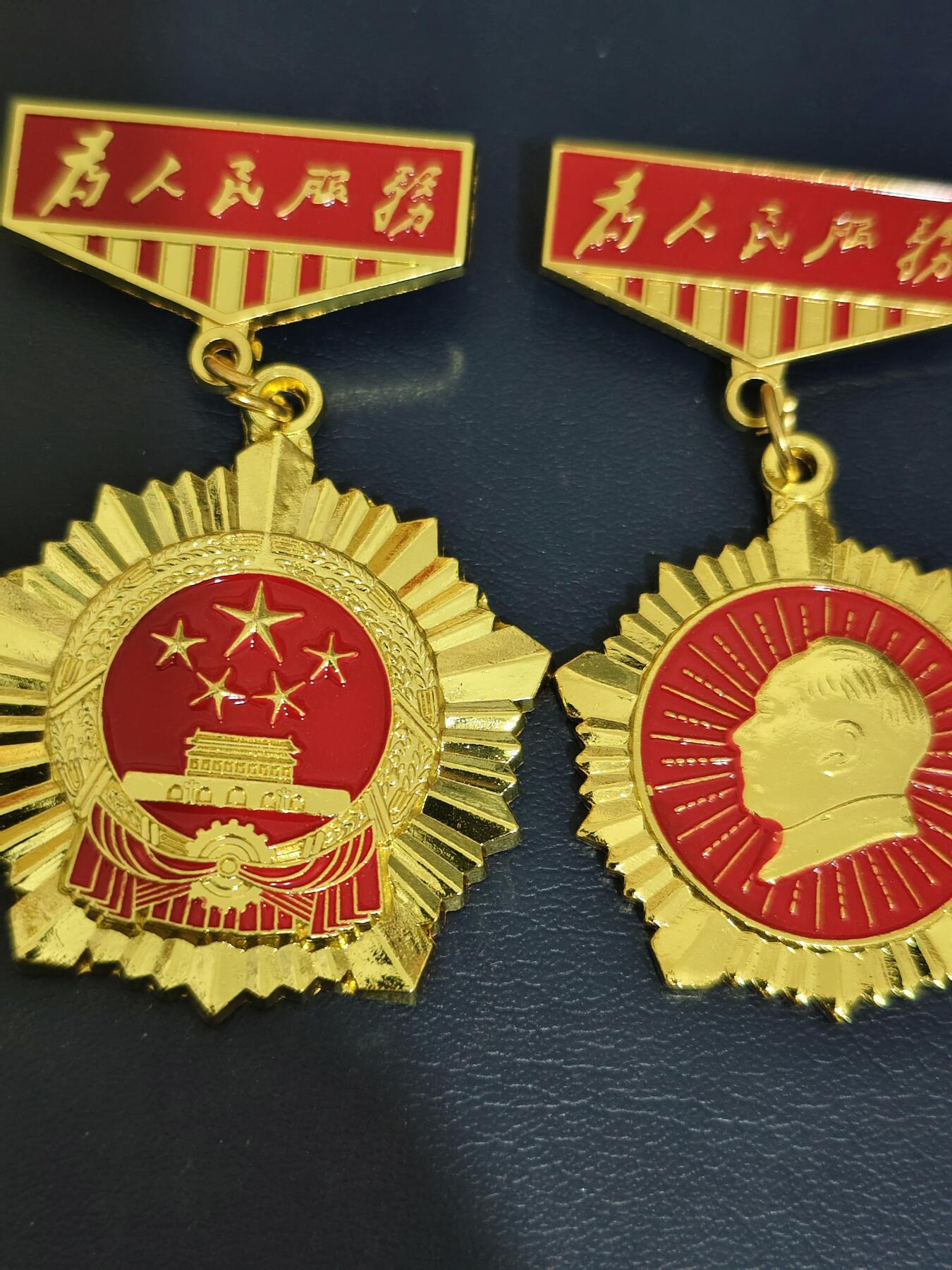 国微 毛像章