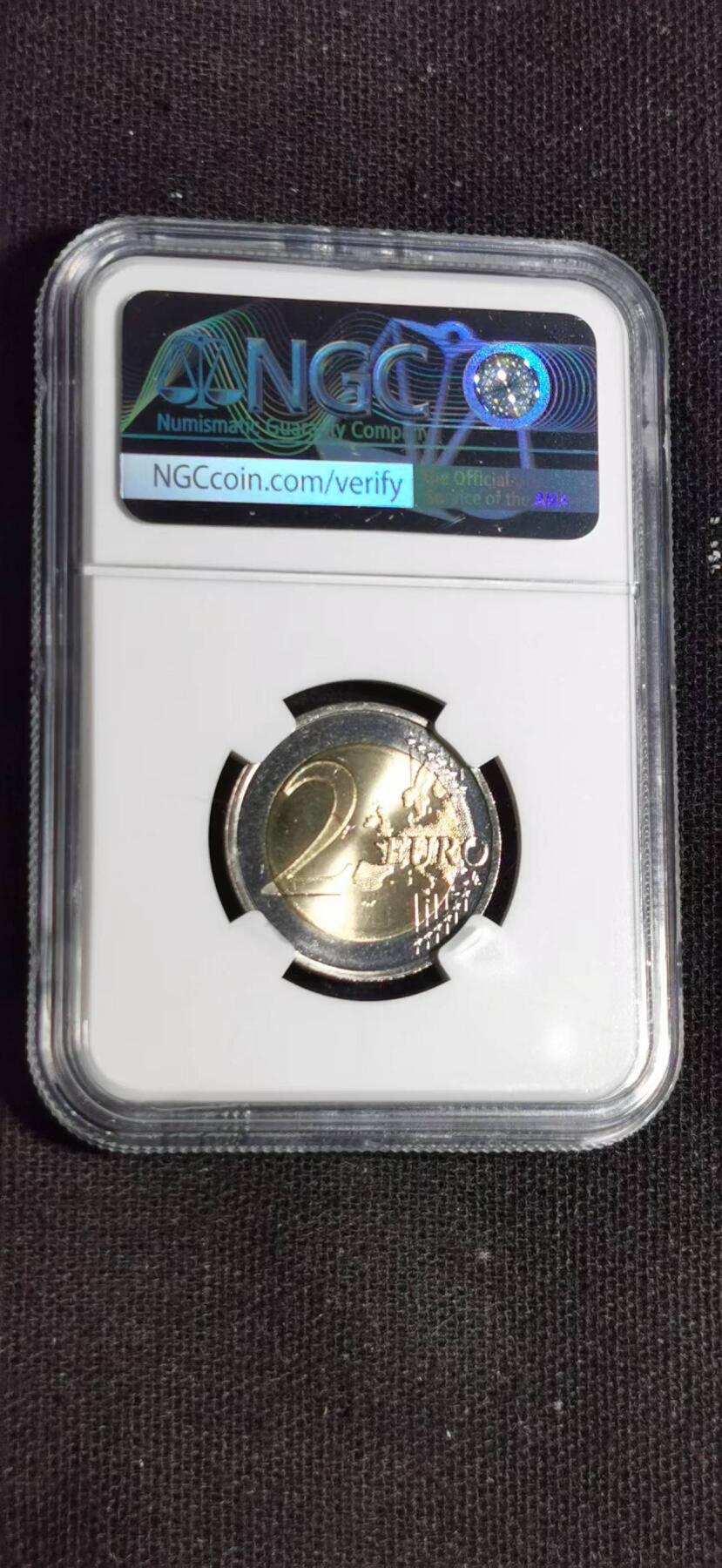 刘世昌艺术品销售中心～虎踞龙蟠*金杨在线联拍群第513期 立陶宛2015年“爱”2欧双金属纪念币（NGC    MS66    串号：6415595-007）1枚。