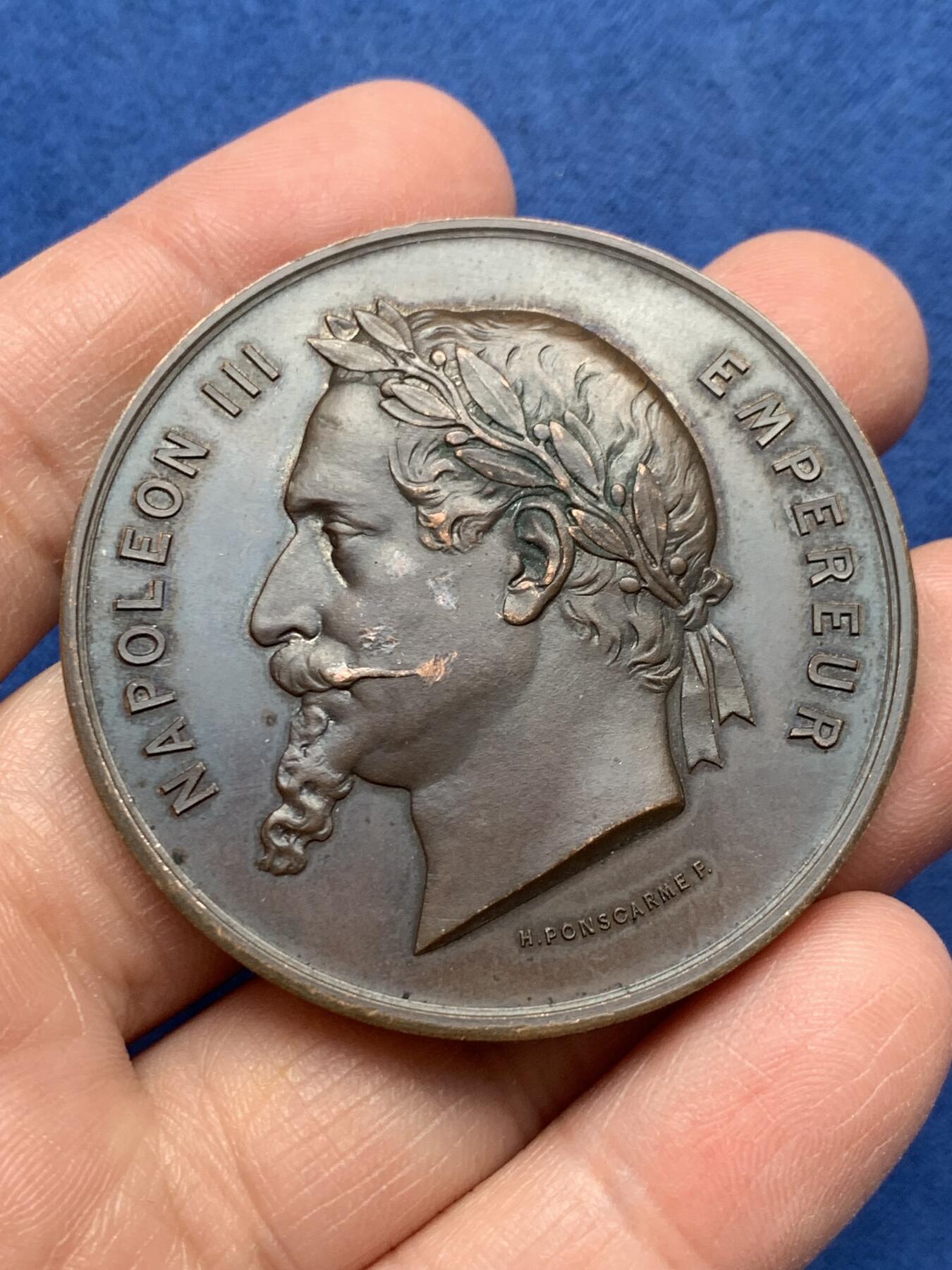 《竞宝斋》第369场 周日，周一 2场连拍 （全场包邮） 原铸 法国 1867 拿破仑三世 巴黎世界博览会 大铜章 58.9克 50.6mm 蜜蜂边铭铜标