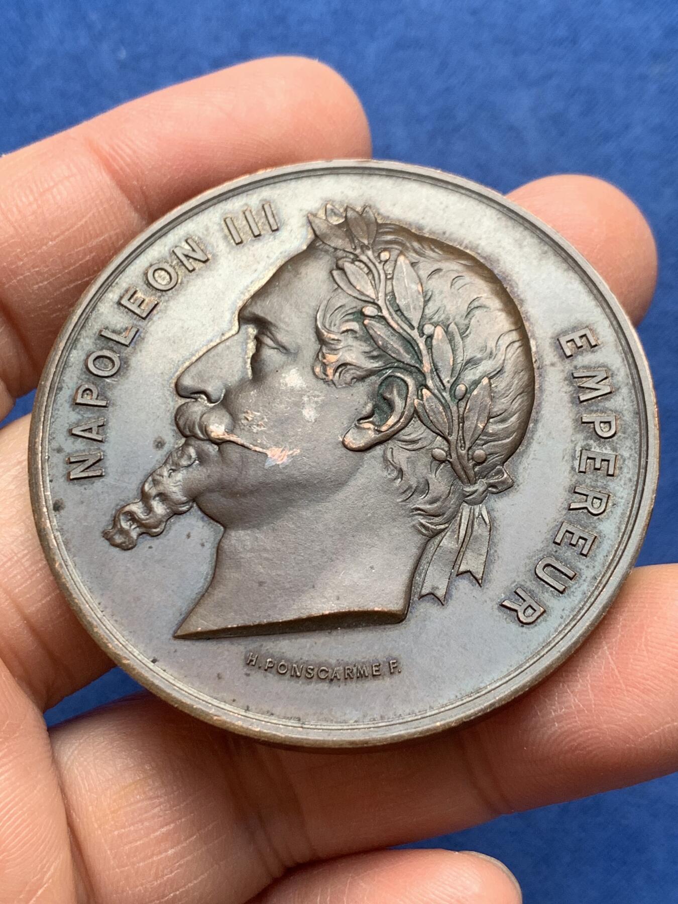 《竞宝斋》第369场 周日，周一 2场连拍 （全场包邮） 原铸 法国 1867 拿破仑三世 巴黎世界博览会 大铜章 58.9克 50.6mm 蜜蜂边铭铜标