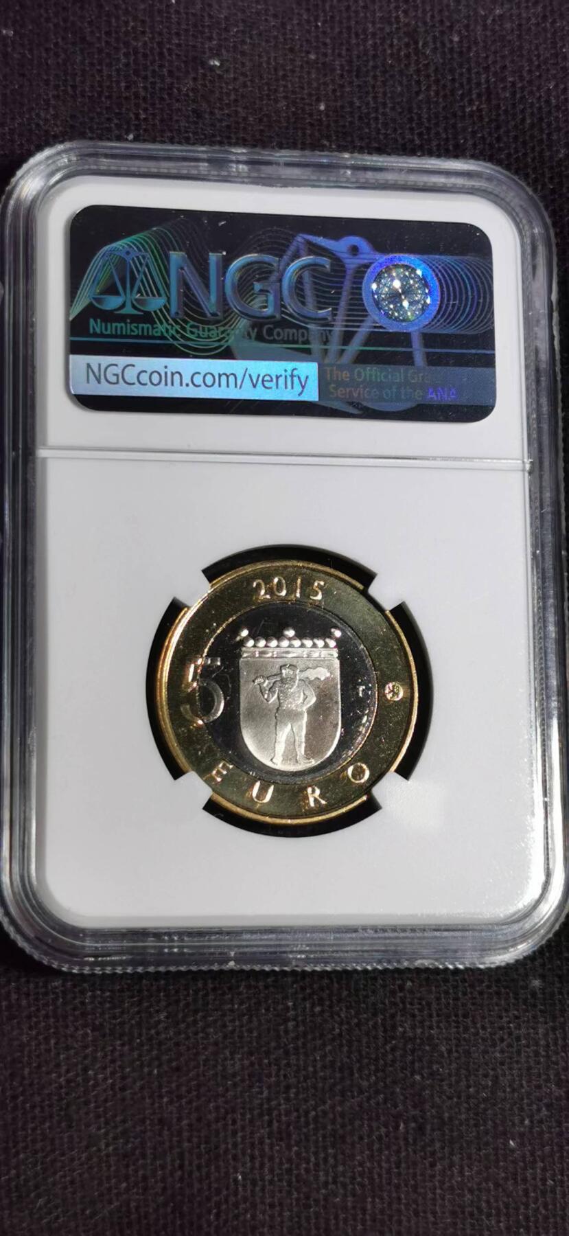 刘世昌艺术品销售中心～虎踞龙蟠*金杨在线联拍群第513期 芬兰2015年“拉普兰驯鹿”5欧双金属纪念币（NGC    MS66    串号：6415595-016）1枚。此币荣获当年“世界硬币大奖赛～最佳双金属币”大奖。