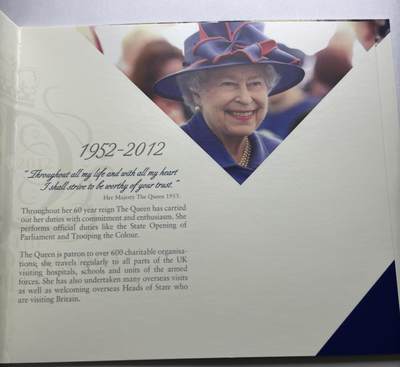 文馨钱币收藏第 235 场，英系周末轻松场 - 少见原封原册英国5镑 女王登基60周年纪念币38.5mm