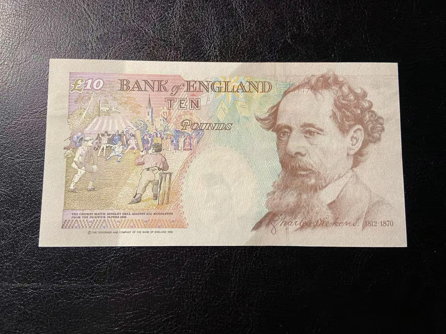【炜奕收藏】，第二十八期，多张亚洲纪念钞 1992年英国E序列初版皇冠10镑，稀少品种，UNC-品相，有轻微压痕，A03冠早期冠