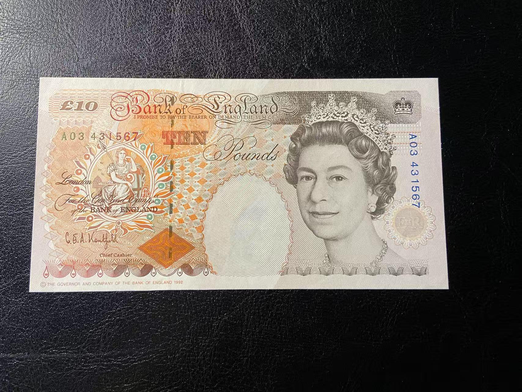 【炜奕收藏】，第二十八期，多张亚洲纪念钞 1992年英国E序列初版皇冠10镑，稀少品种，UNC-品相，有轻微压痕，A03冠早期冠