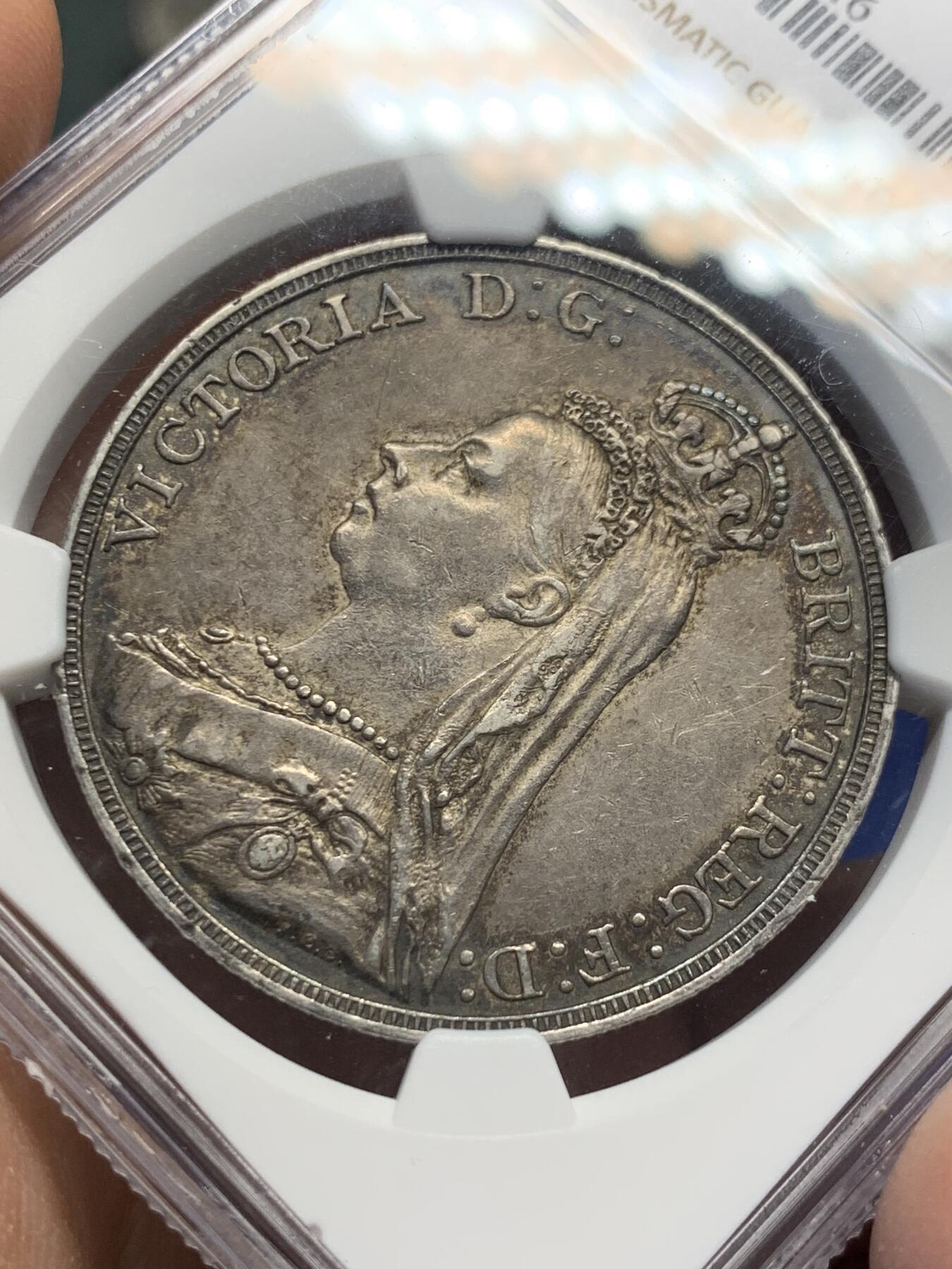 《竞宝斋》第370场 周日，周一 2场连拍 （全场包邮） NGC AU55 英国1892年维多利亚女王高冠版1克朗马剑银币