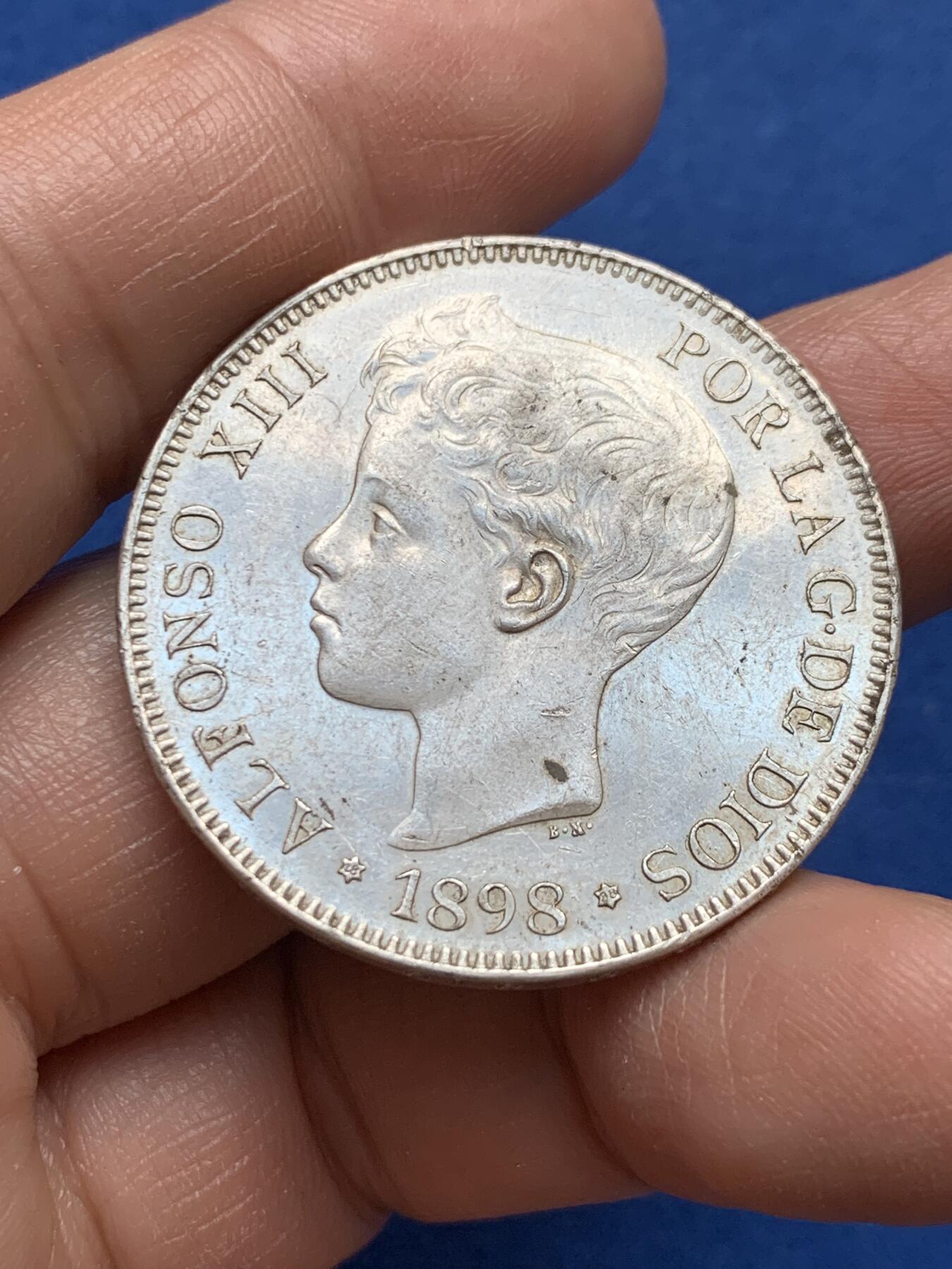 《竞宝斋》第370场 周日，周一 2场连拍 （全场包邮） 西班牙1898年阿方索十三世小孩头5比塞塔大银币，带光品相，细节也不错