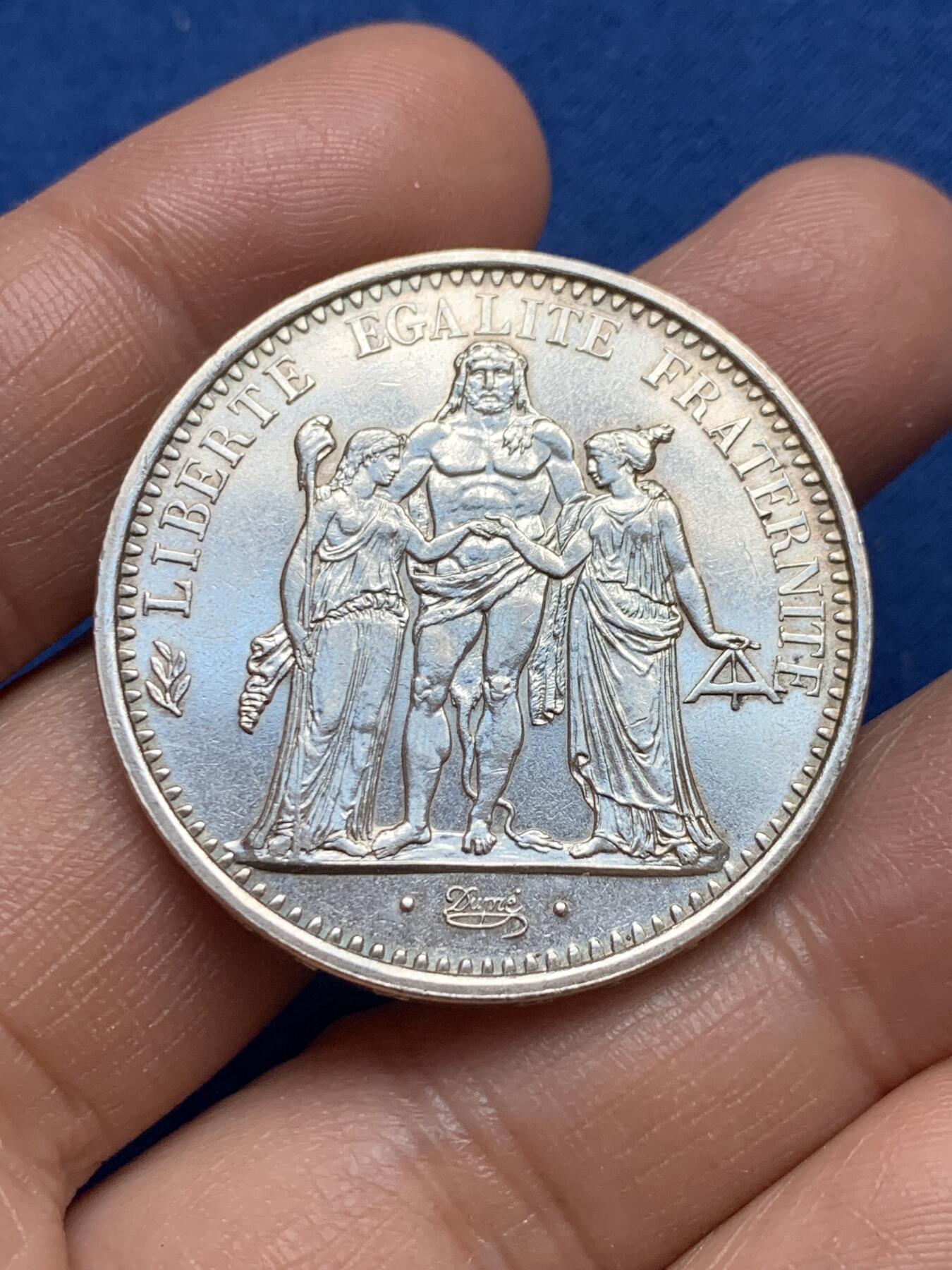 《竞宝斋》第370场 周日，周一 2场连拍 （全场包邮） 法国1968年大力神10法郎大银币