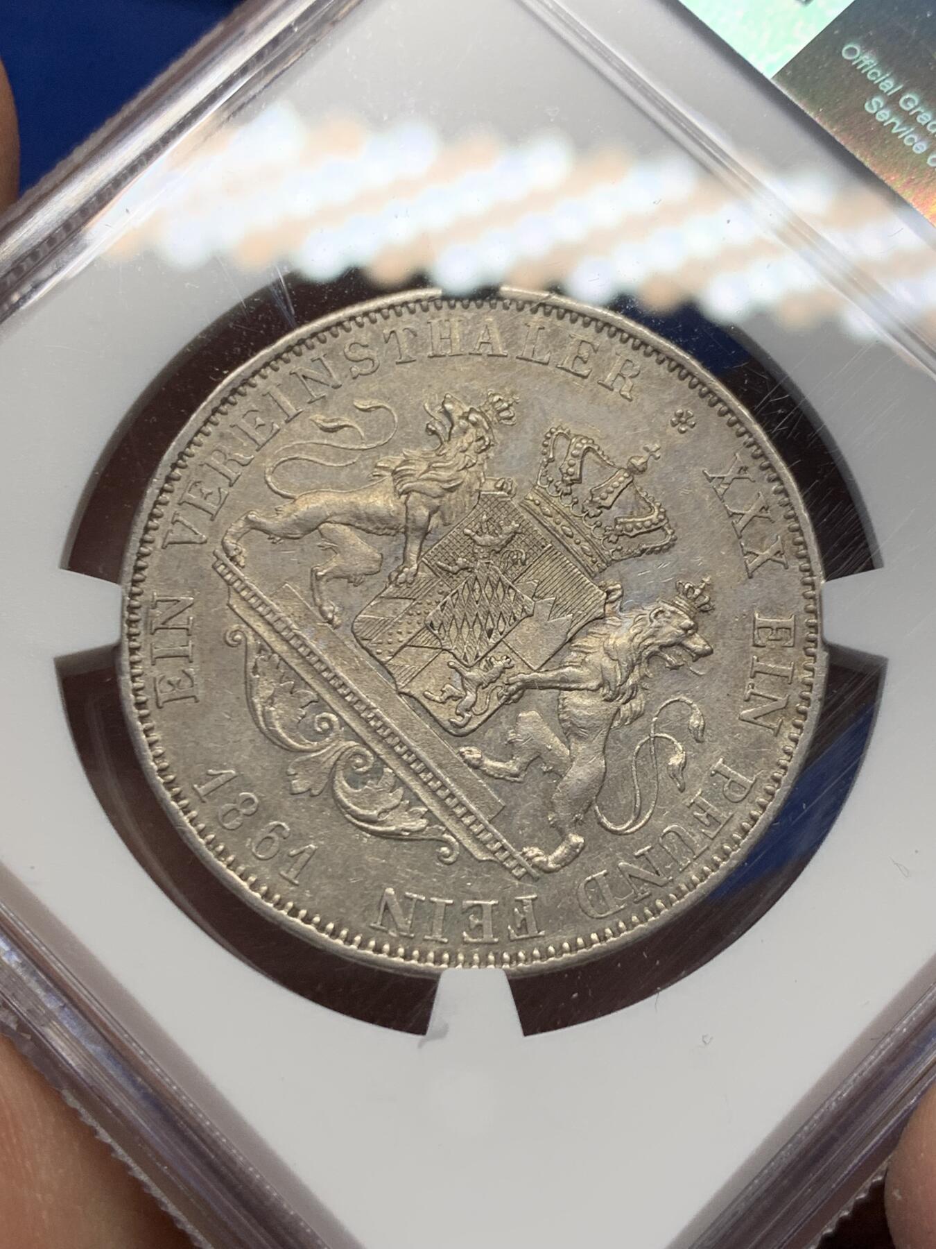 《竞宝斋》第370场 周日，周一 2场连拍 （全场包邮） NGC AU55 德国 1861年 巴伐利亚马克西米利安二世双狮盾徽1泰勒银币