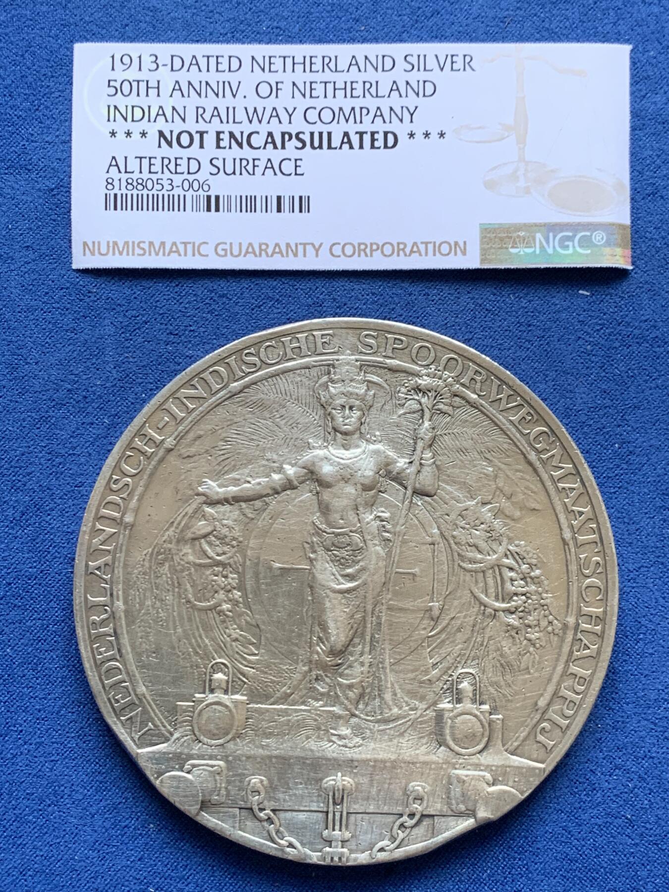 《竞宝斋》第370场 周日，周一 2场连拍 （全场包邮） 荷兰东印度1863-1913年铁路公司50周年纪念大银章 罕见 181.1克 75.8mm