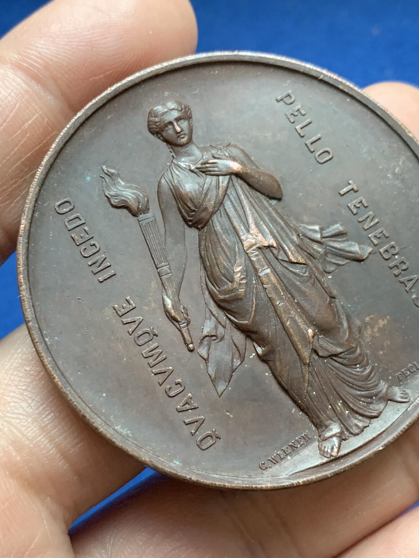 《竞宝斋》第370场 周日，周一 2场连拍 （全场包邮） 德国火炬女神铜章，50mm，54.8克