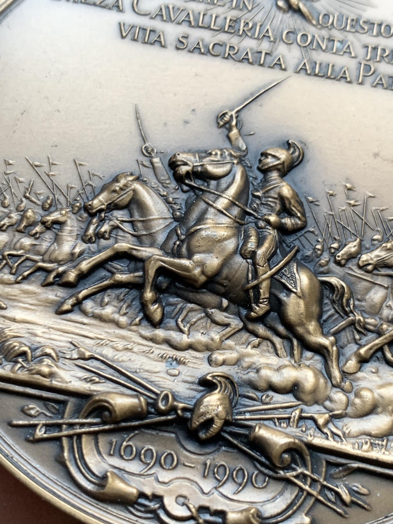 《竞宝斋》第370场 周日，周一 2场连拍 （全场包邮） 1690-1990年300周年铜章 135.6克 67.5mm