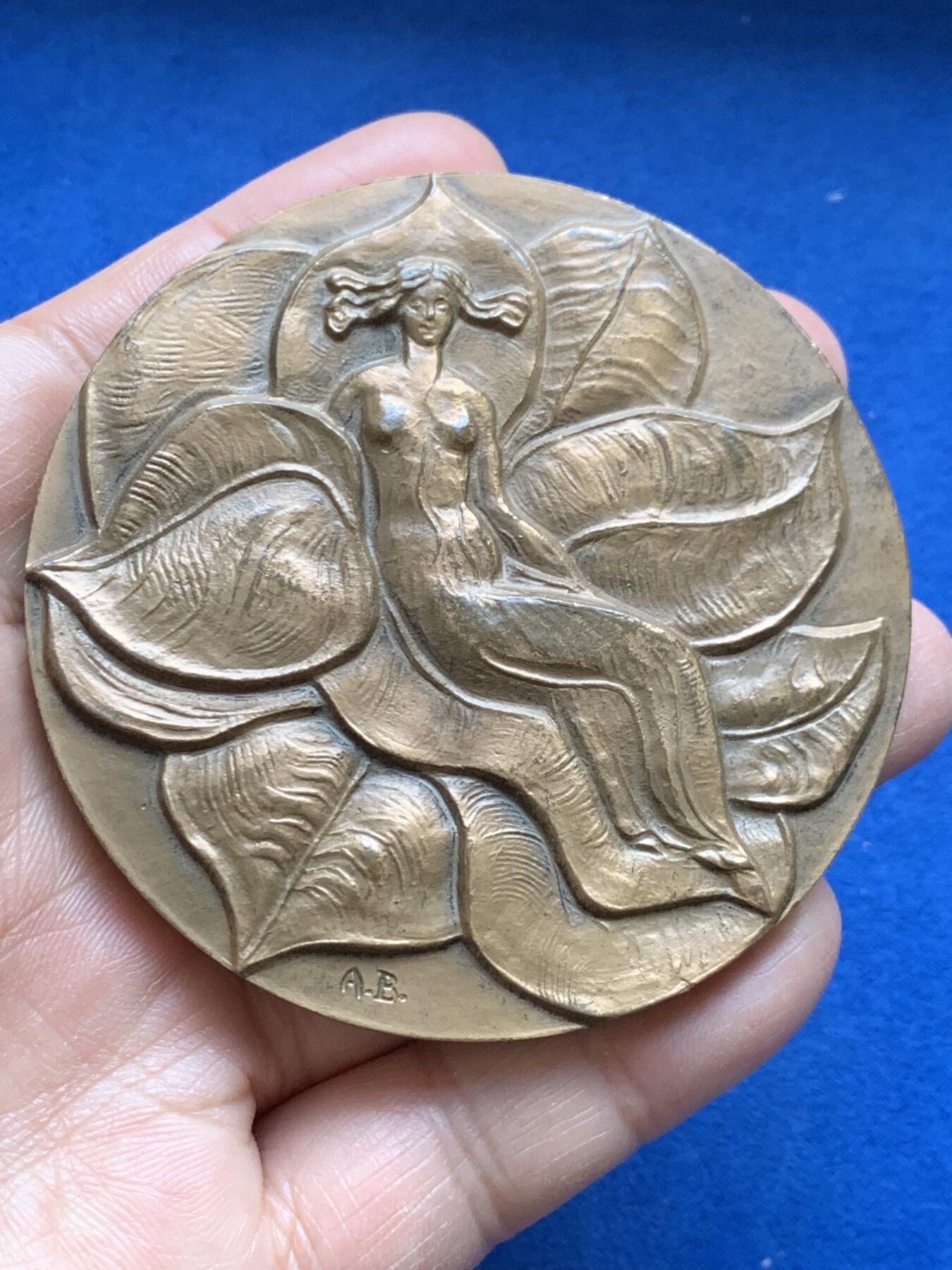 《竞宝斋》第370场 周日，周一 2场连拍 （全场包邮） 英国1975年画家伯恩琼斯 《国王与乞食少女》大铜章 231克 71.5mm 1975 丰饶角铜标