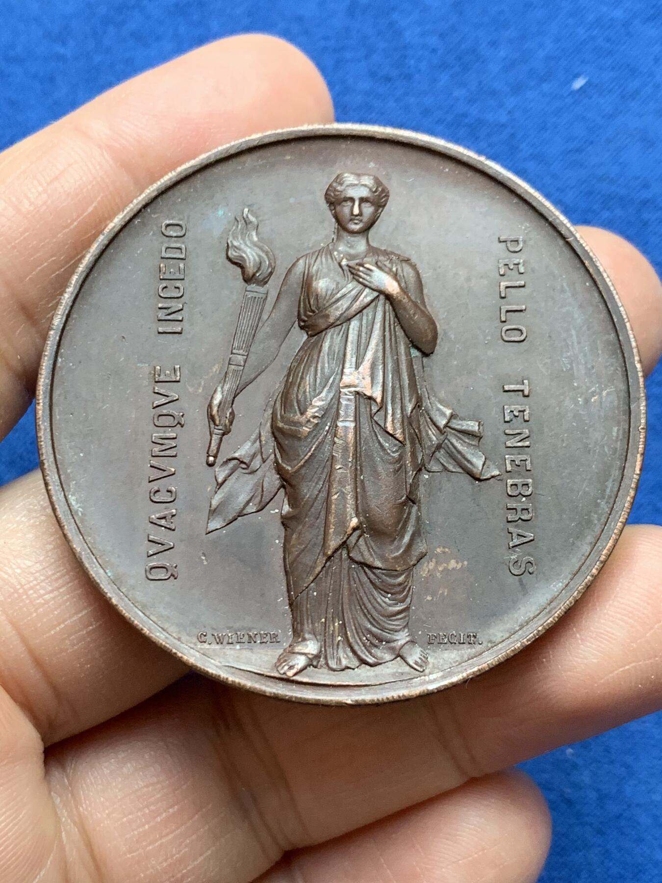 《竞宝斋》第370场 周日，周一 2场连拍 （全场包邮） 德国火炬女神铜章，50mm，54.8克