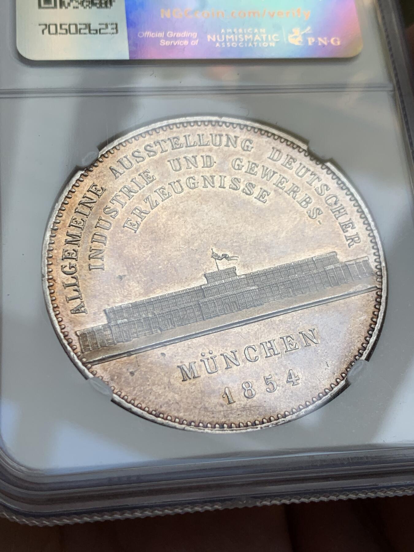 《竞宝斋》第370场 周日，周一 2场连拍 （全场包邮） NGC MS61 德国 1854 巴伐利亚 马克西米利安二世水晶宫纪念流通2泰勒 大银币 品种难得 带PL质感