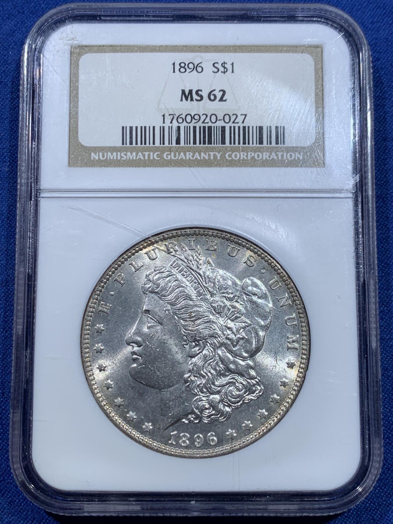 《竞宝斋》第370场 周日，周一 2场连拍 （全场包邮） NGC MS62 美国1896年 摩根银币， 转光强烈细节优秀，状态和品质不输现在的63分 N老盒保存的不凑