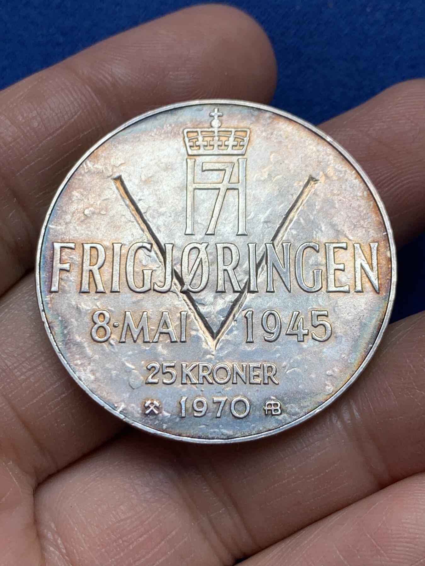 《竞宝斋》第370场 周日，周一 2场连拍 （全场包邮） 挪威1970年纪念二战胜利25周年25克朗大银币