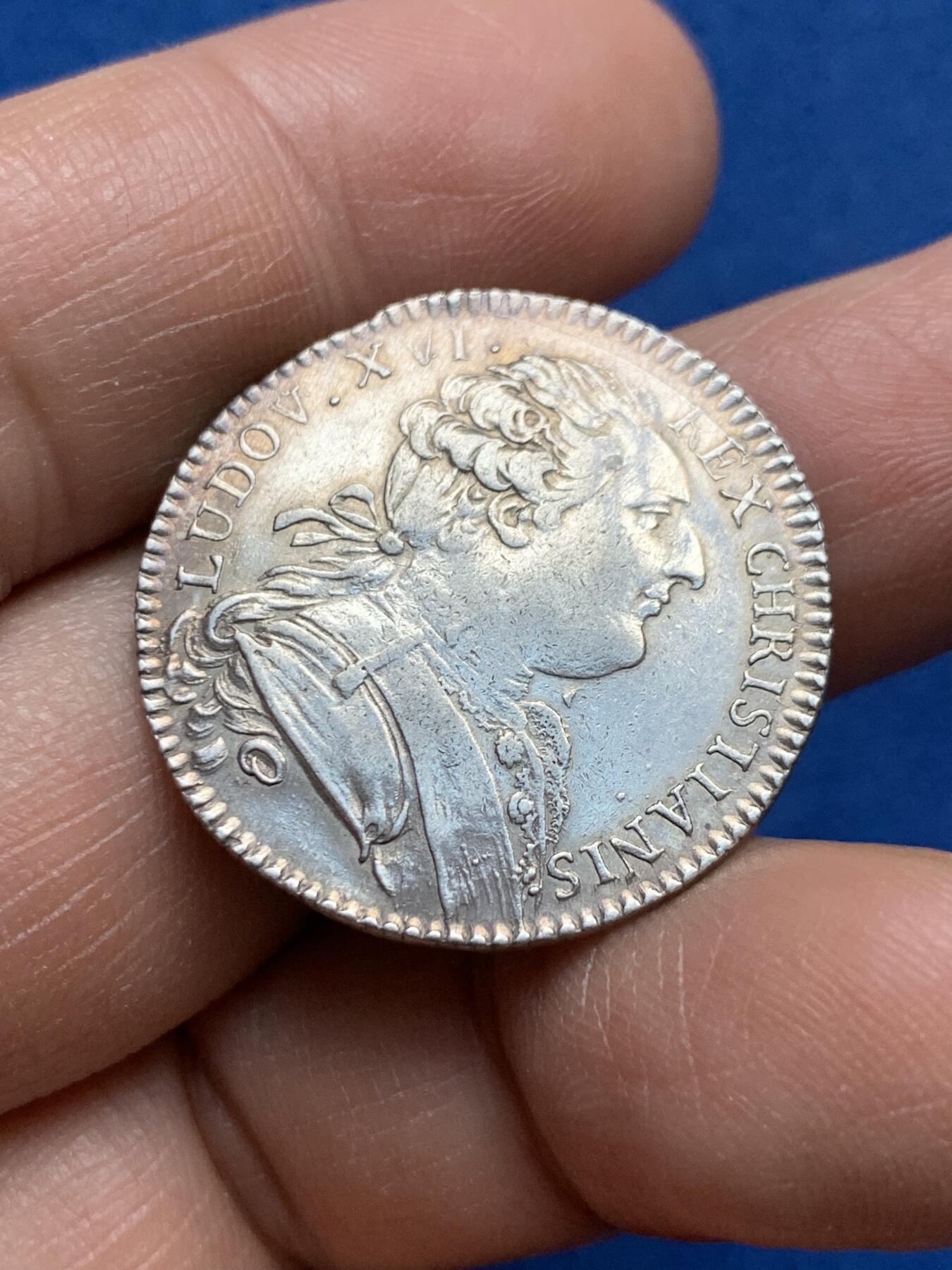 《竞宝斋》第370场 周日，周一 2场连拍 （全场包邮） 法国1786年布列塔尼雷恩圆形银代币 直径28mm