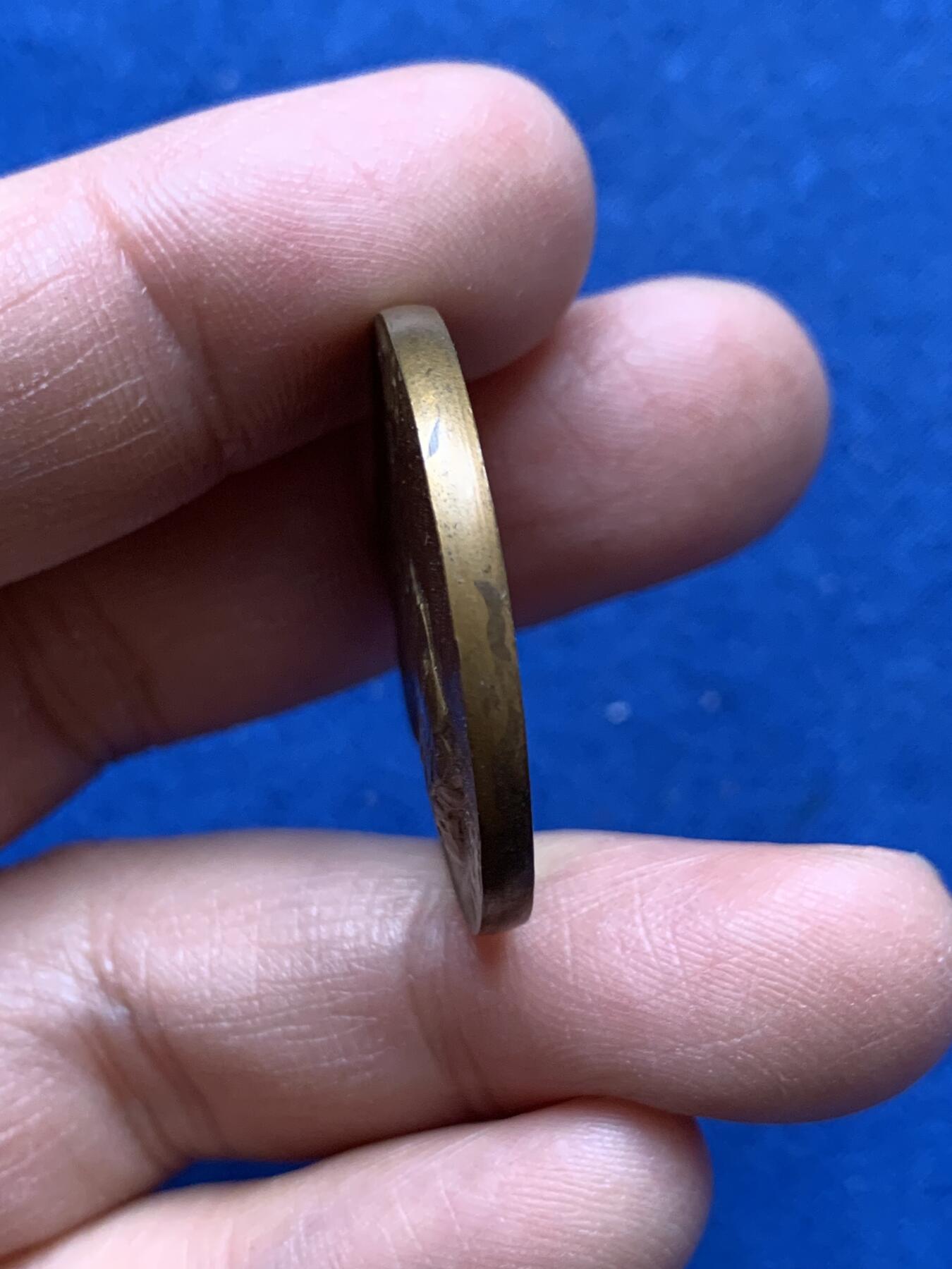 《竞宝斋》第370场 周日，周一 2场连拍 （全场包邮） 瑞士 1911年 伯尔尼 体操节 铜章 正面帅小伙 背面景观非常漂亮 16.1克 30.6mm