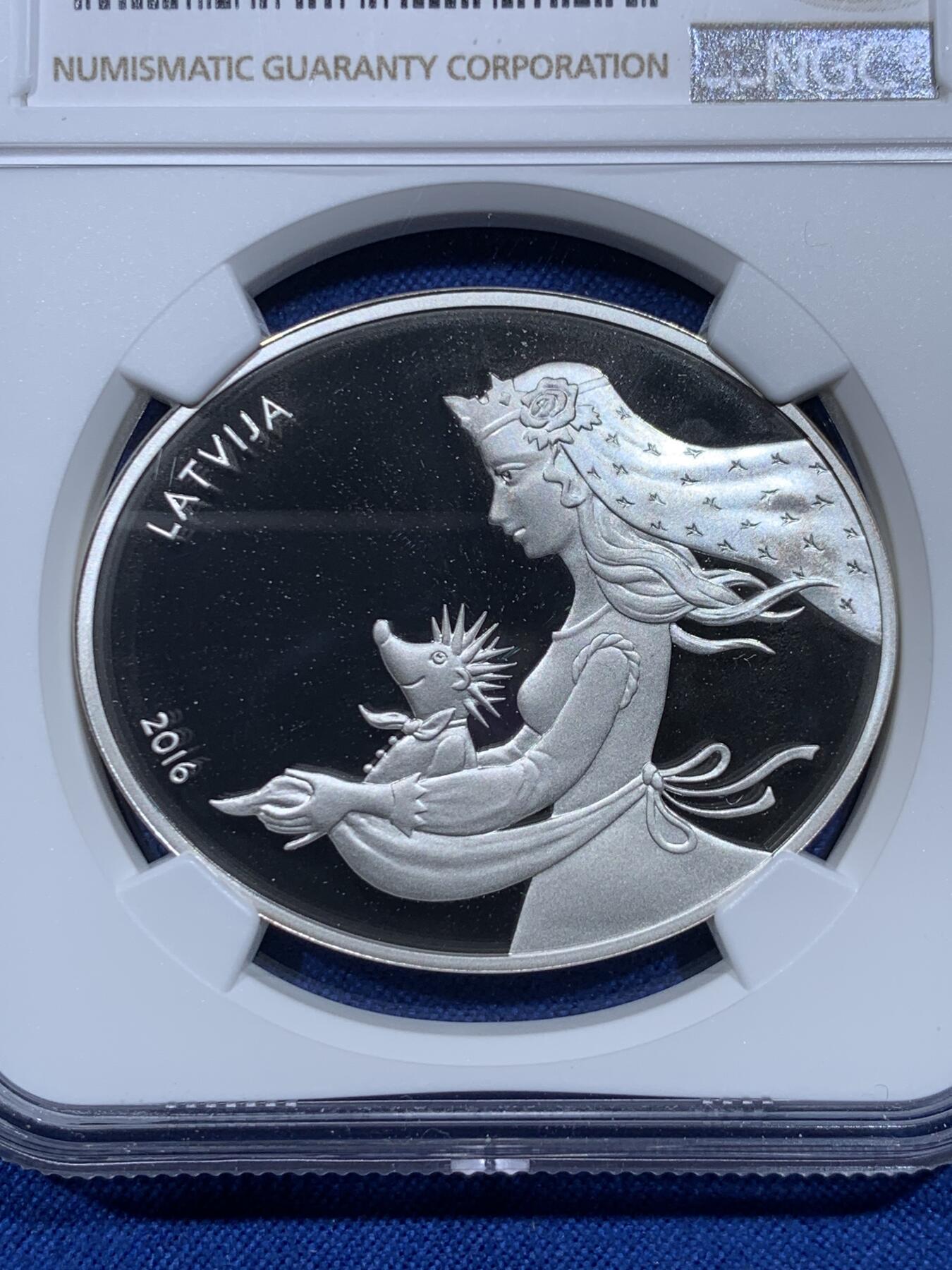 《竞宝斋》第370场 周日，周一 2场连拍 （全场包邮） NGC PF69UC 拉脱维亚2016年5欧元童话故银币格林童话刺猬汉斯银币 带盒