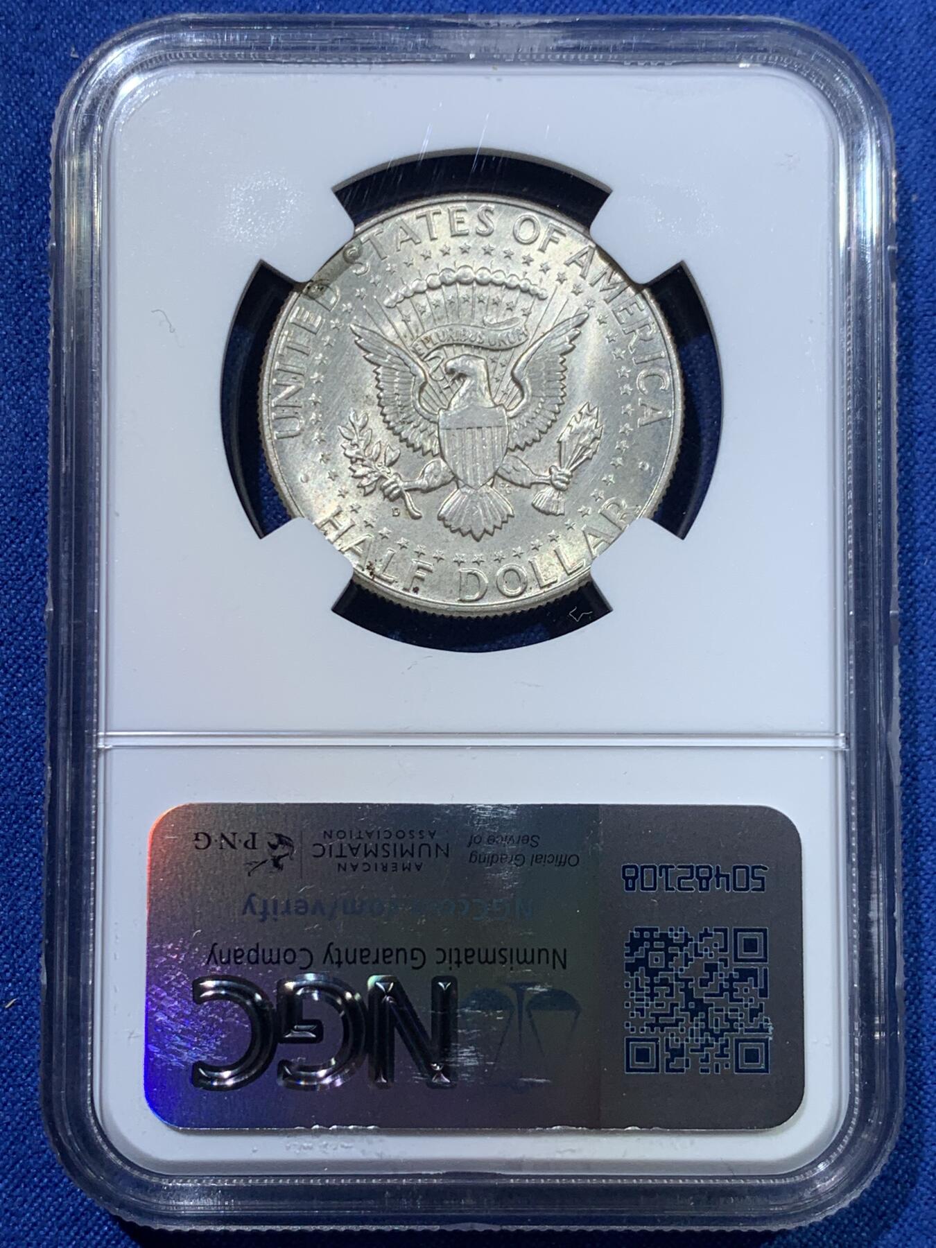 《竞宝斋》第370场 周日，周一 2场连拍 （全场包邮） NGC MS65 美国1964高银版肯尼迪半美元 上海严评 这个品种上65就很难了 两面转光 带很好看的包浆 适合自藏