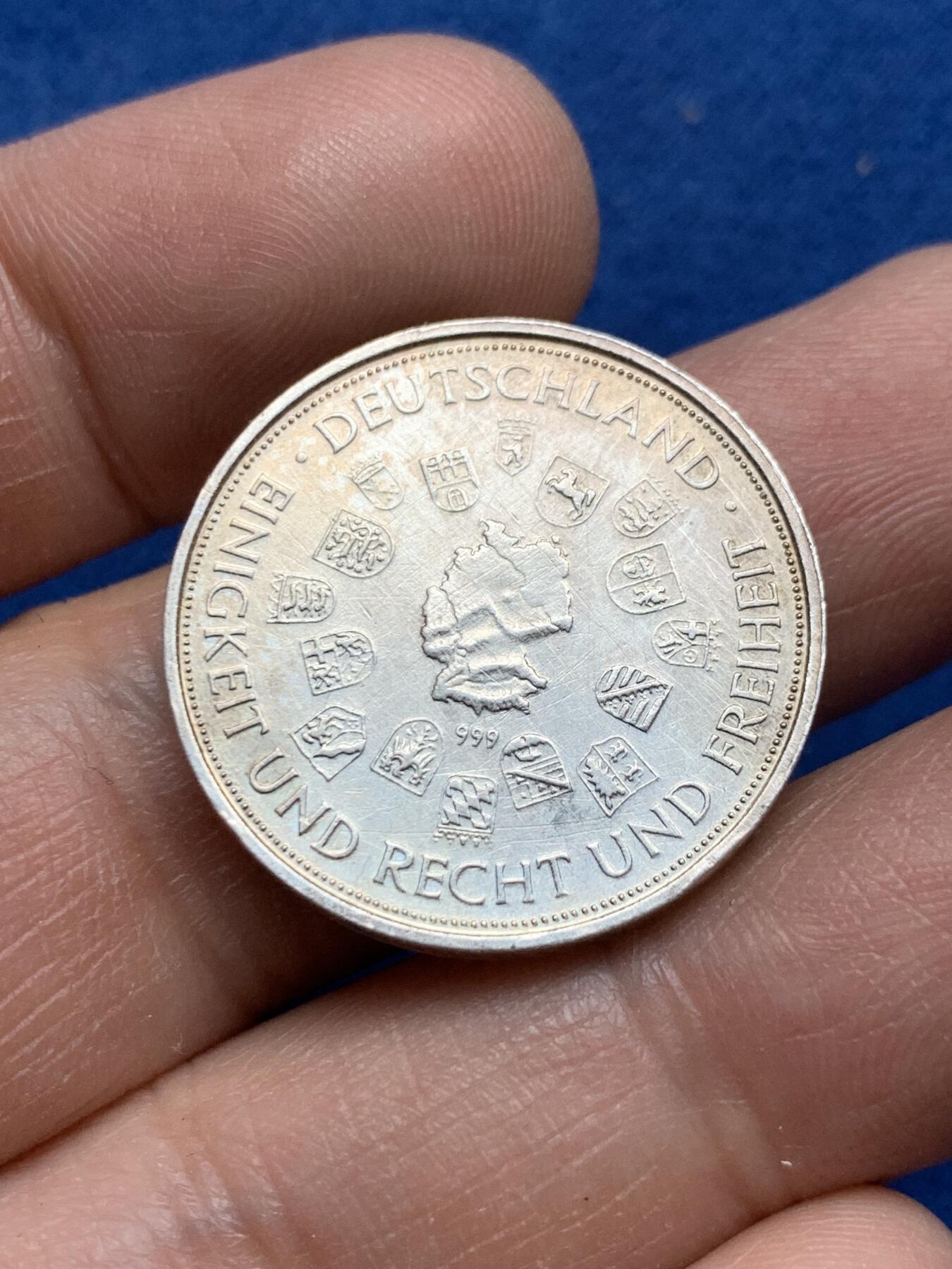 《竞宝斋》第370场 周日，周一 2场连拍 （全场包邮） 	德意志联邦共和国 银质纪念章 美国 1969 登月图案 999纯银 10克 26mm