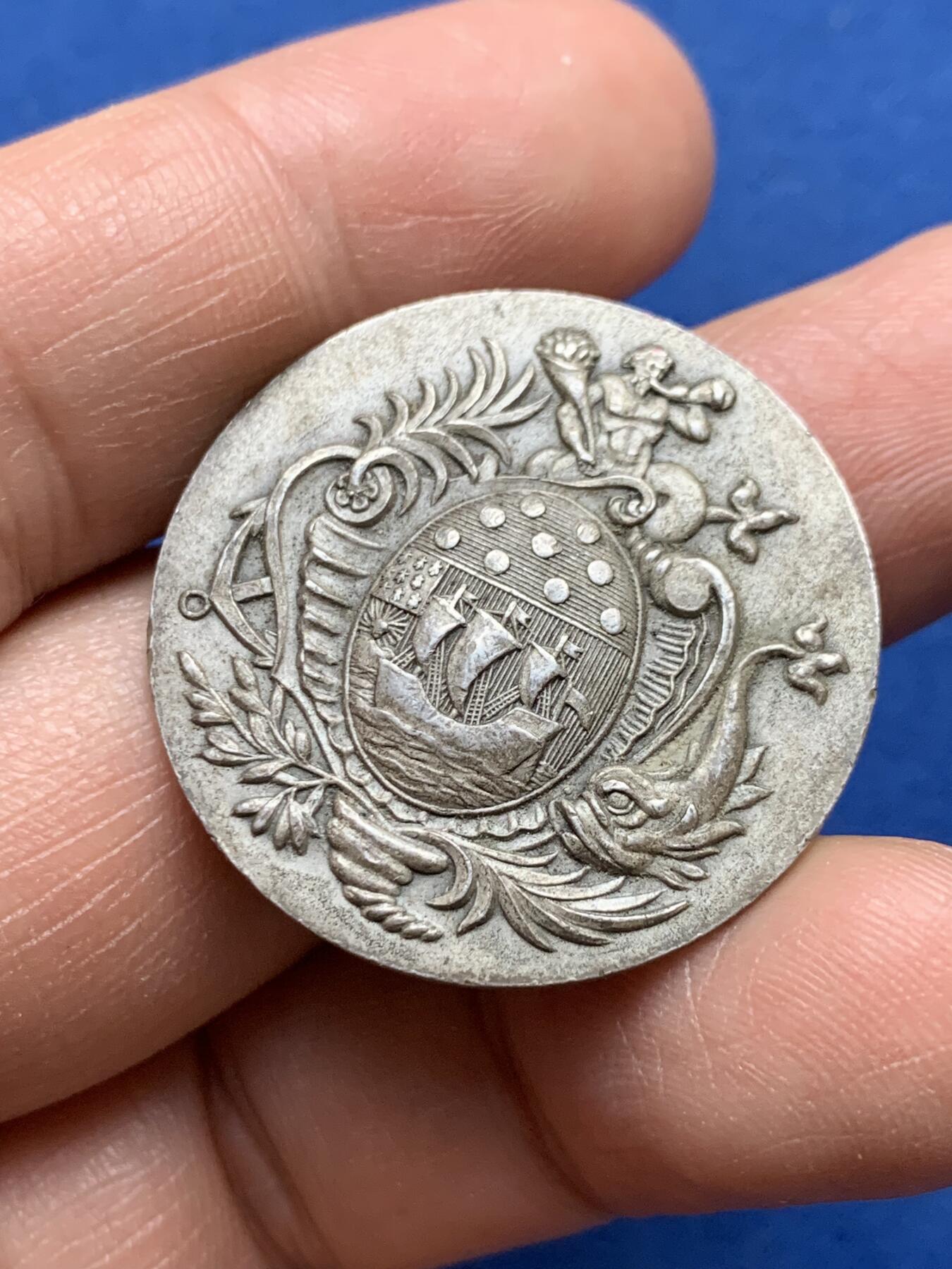 《竞宝斋》第370场 周日，周一 2场连拍 （全场包邮） 法国1834年莫尔比昂储蓄银行纪念银章，31.7mm，15.7克，丰饶角1AR边铭