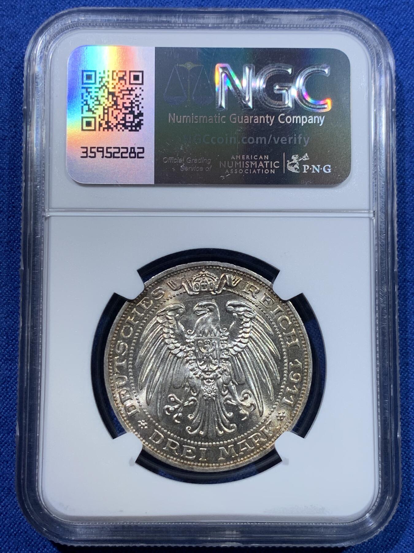 《竞宝斋》第370场 周日，周一 2场连拍 （全场包邮） NGC MS64 德国 1911年 普鲁士 布雷斯劳大学 3马克银币 金黄色双面美丽包浆彩 图案细节清晰 光度非常好