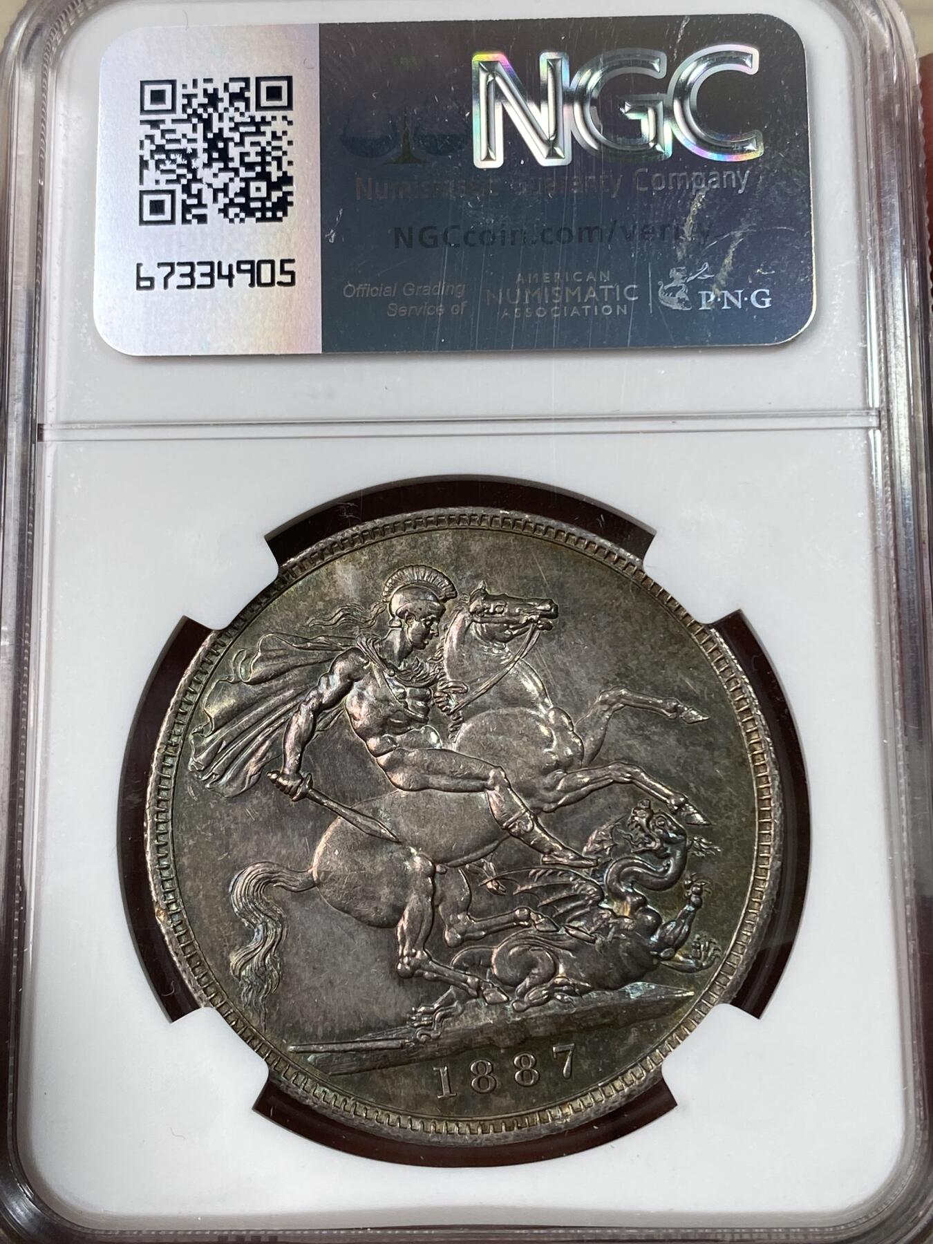 万国钱币拍卖第044期 NGC MS62 1887年英国维多利亚女皇高冠1克朗大马剑 英式五彩