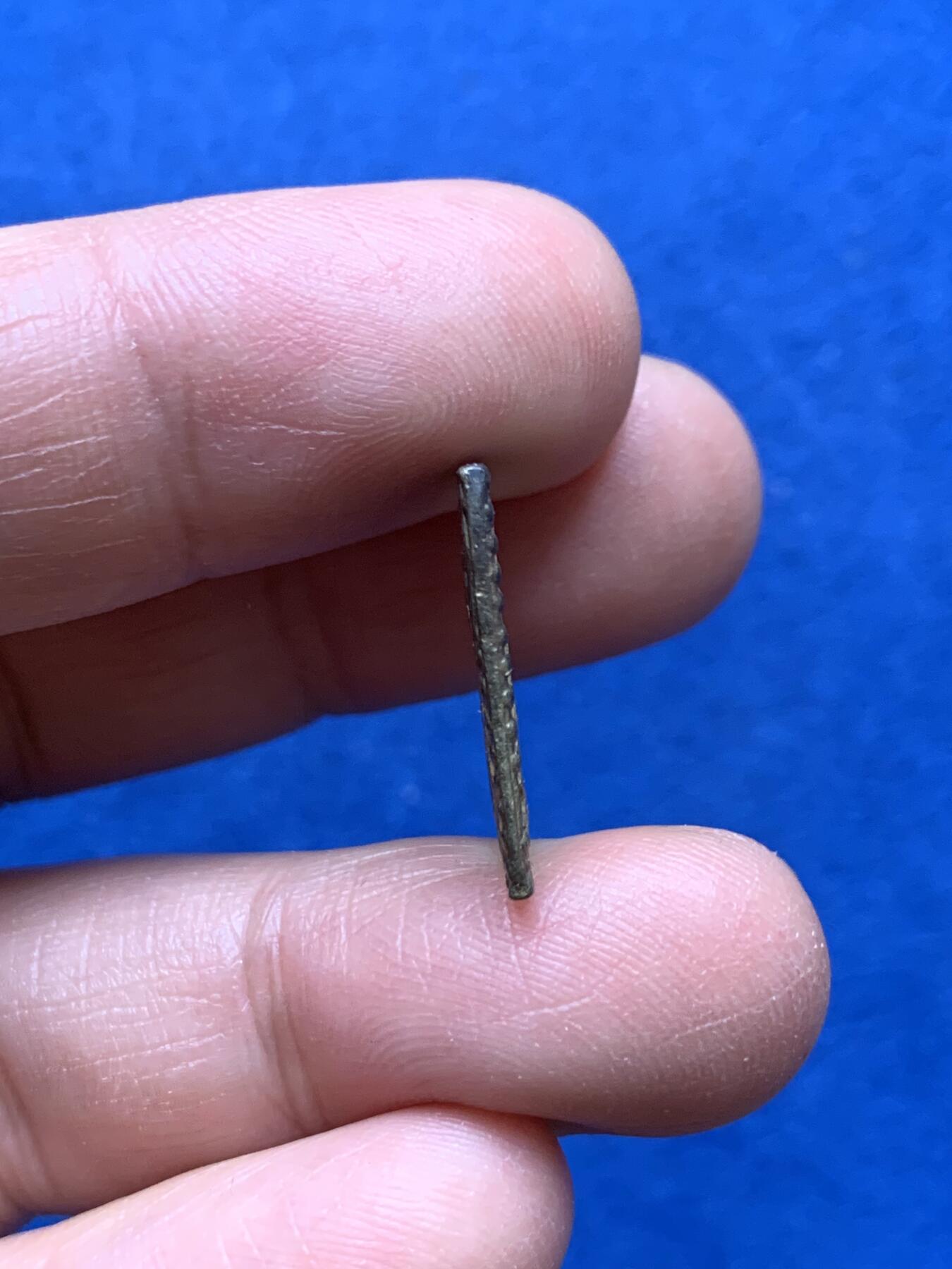 《竞宝斋》第370场 周日，周一 2场连拍 （全场包邮） 日本 明治时期二分金 从日本明治继位时期发行 后到明治三年 以后改为使用机制货币  这枚重3克 含金量22.3% 目前市场金价730左右 含金价格就已经480左右