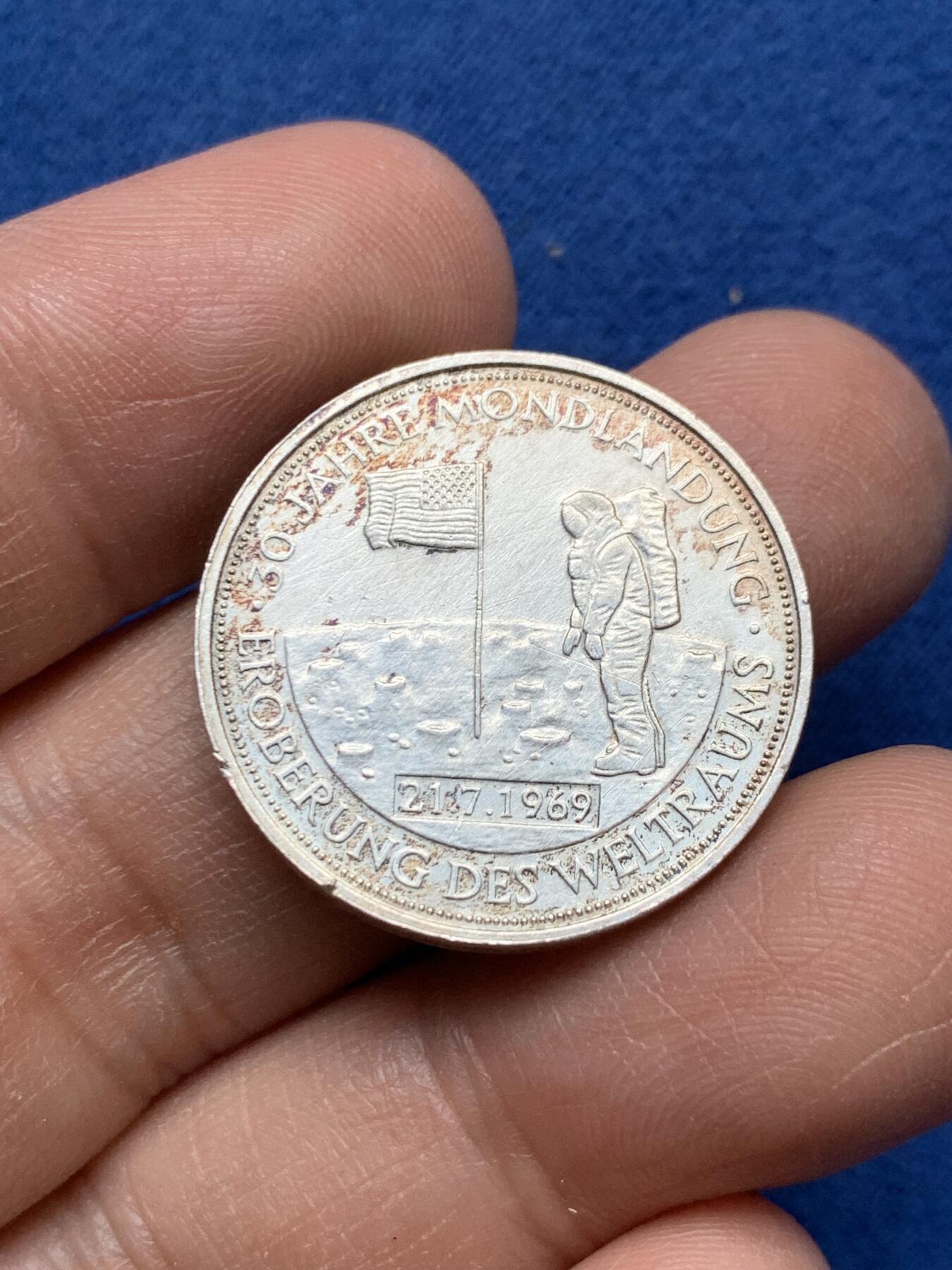 《竞宝斋》第370场 周日，周一 2场连拍 （全场包邮） 	德意志联邦共和国 银质纪念章 美国 1969 登月图案 999纯银 10克 26mm