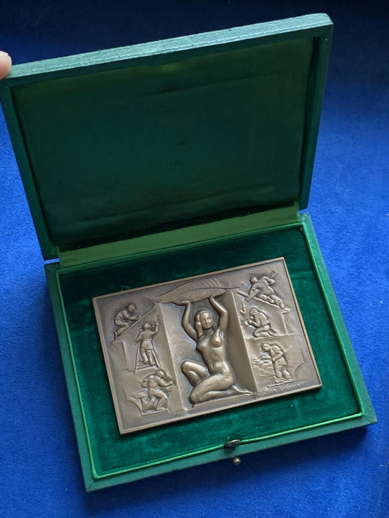 《竞宝斋》第370场 周日，周一 2场连拍 （全场包邮） 法国国家建筑联合会纪念铜方章 210克 56.8*82.5mm 1975 丰饶角铜标 带盒