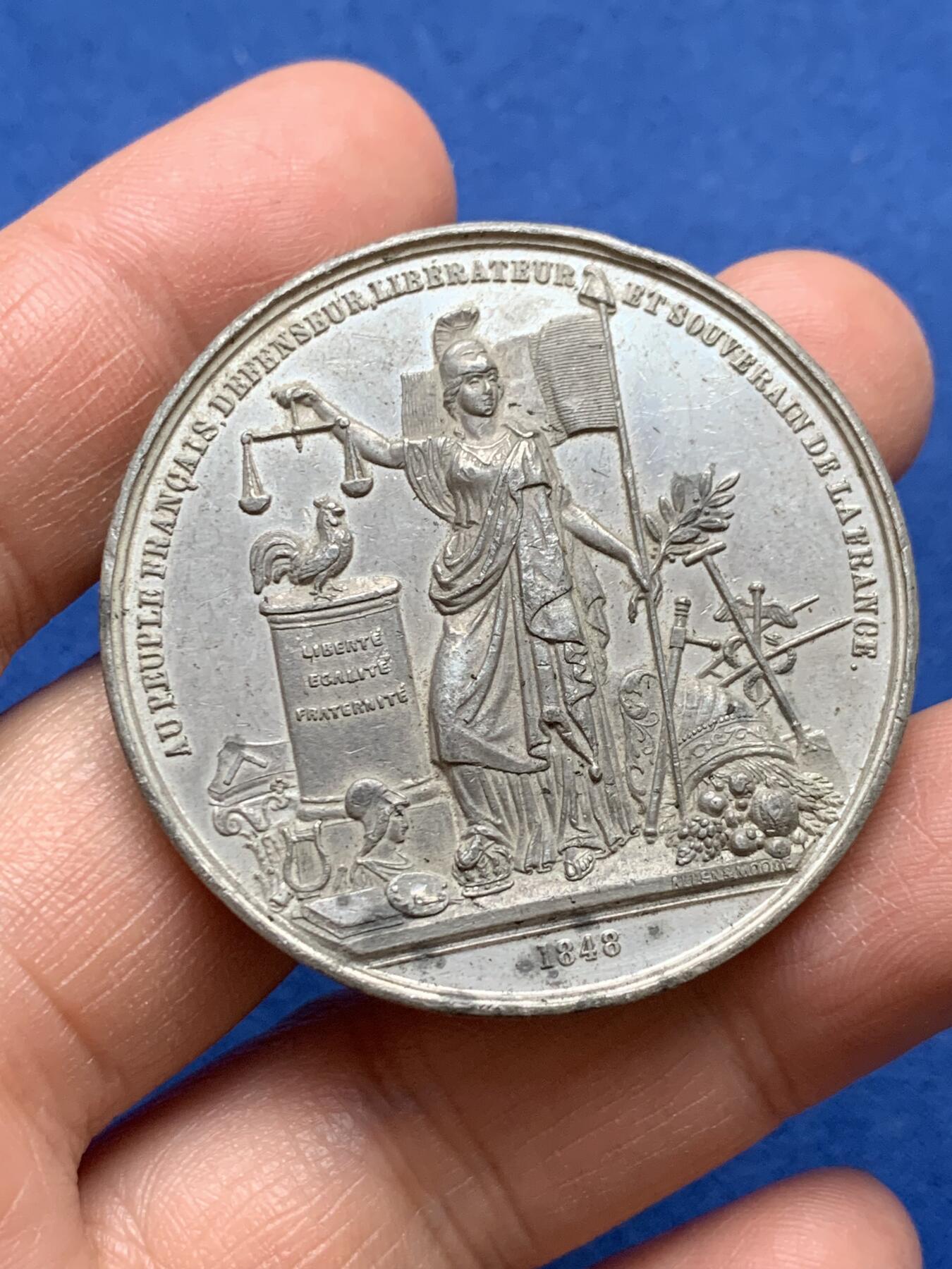 《竞宝斋》第370场 周日，周一 2场连拍 （全场包邮） 法国1848年推翻君主制争取自由民主纪念合金章 高浮雕 31.25克 44.8mm