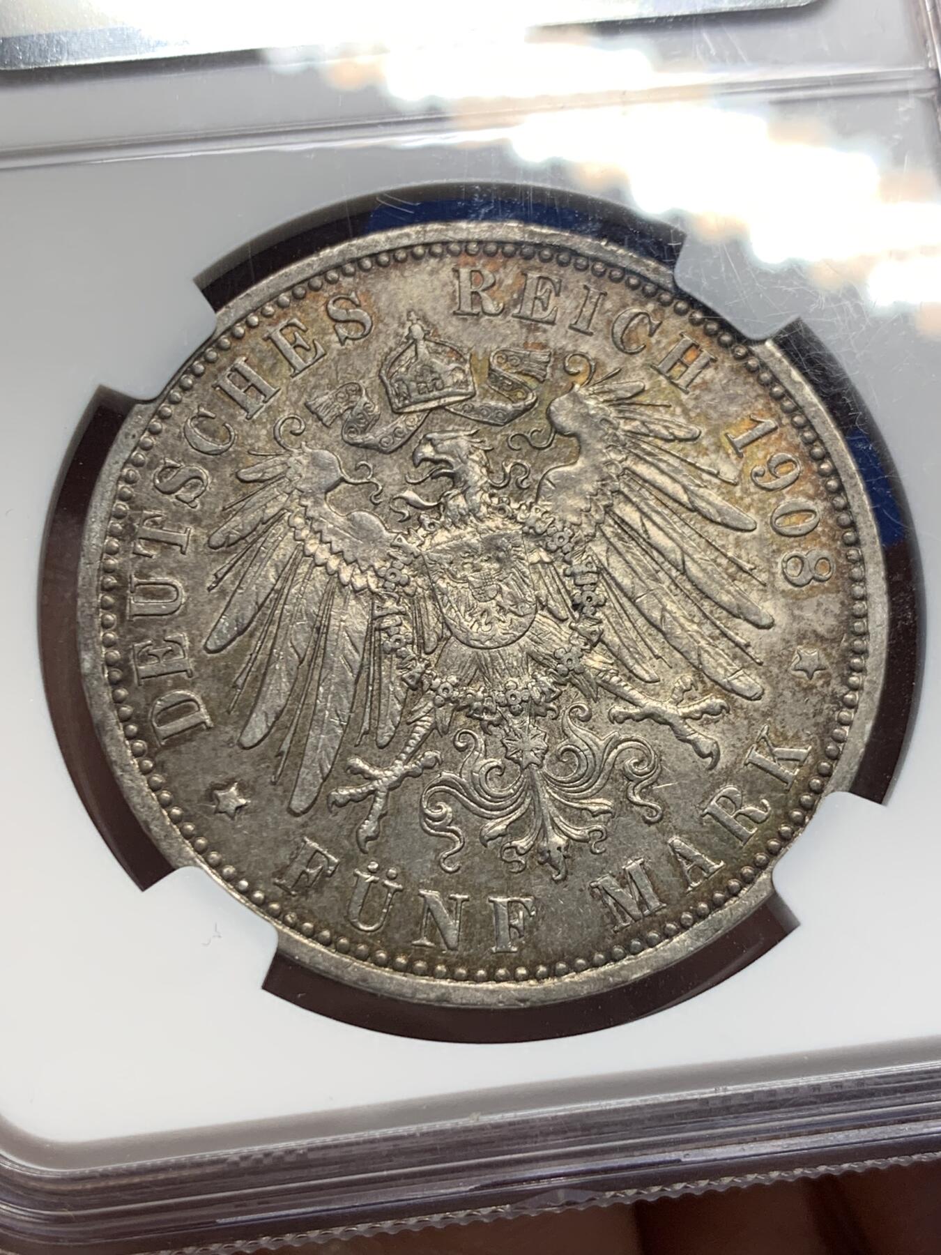 《竞宝斋》第370场 周日，周一 2场连拍 （全场包邮） NGC AU55 德国 1908年A 威廉二世5马克 银币 双面泛金红色原味包浆，底板细节保存较好。