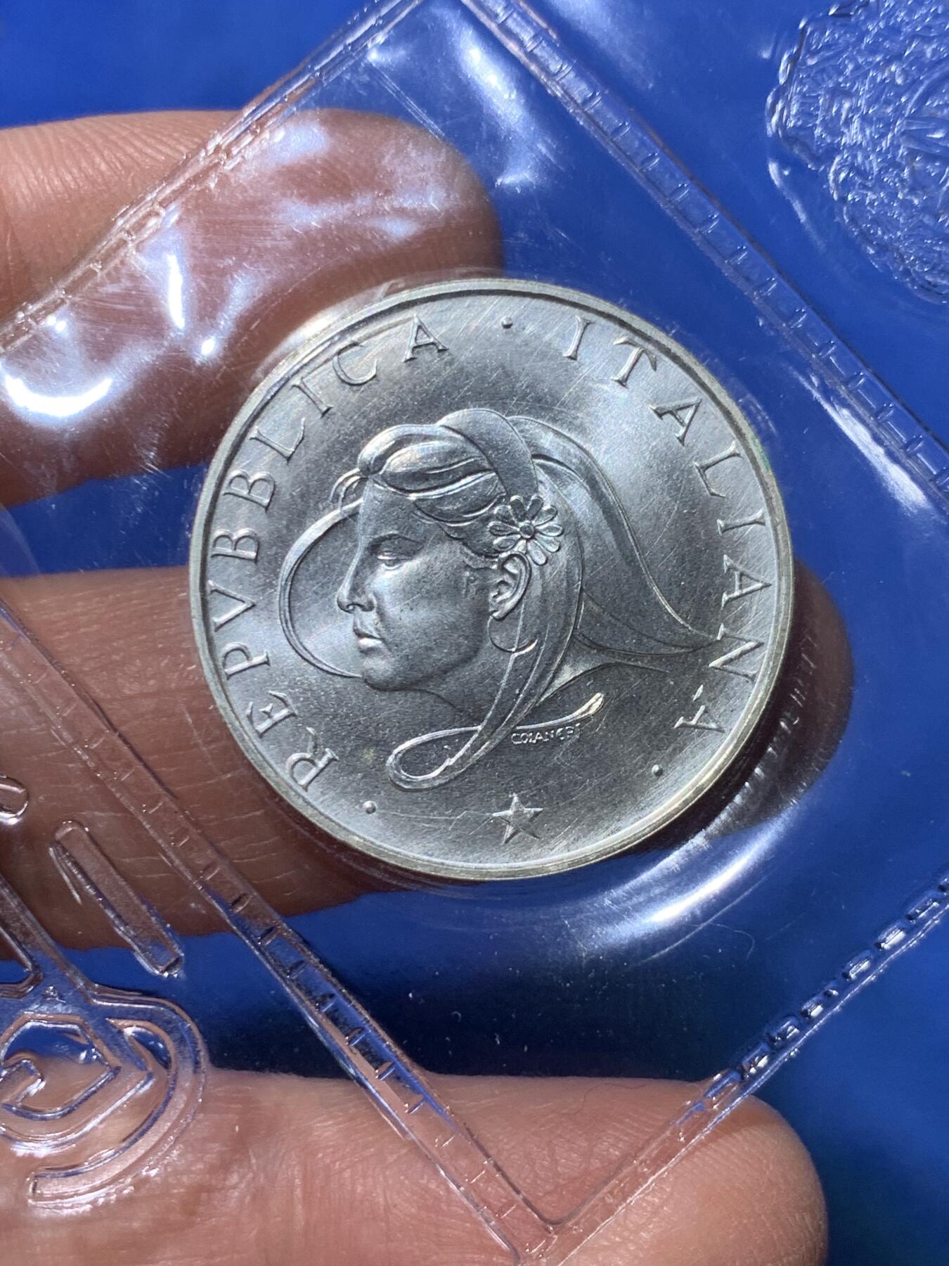 《竞宝斋》第370场 周日，周一 2场连拍 （全场包邮） 意大利 1987年 家庭日 500里拉 银币 原封装 带证书