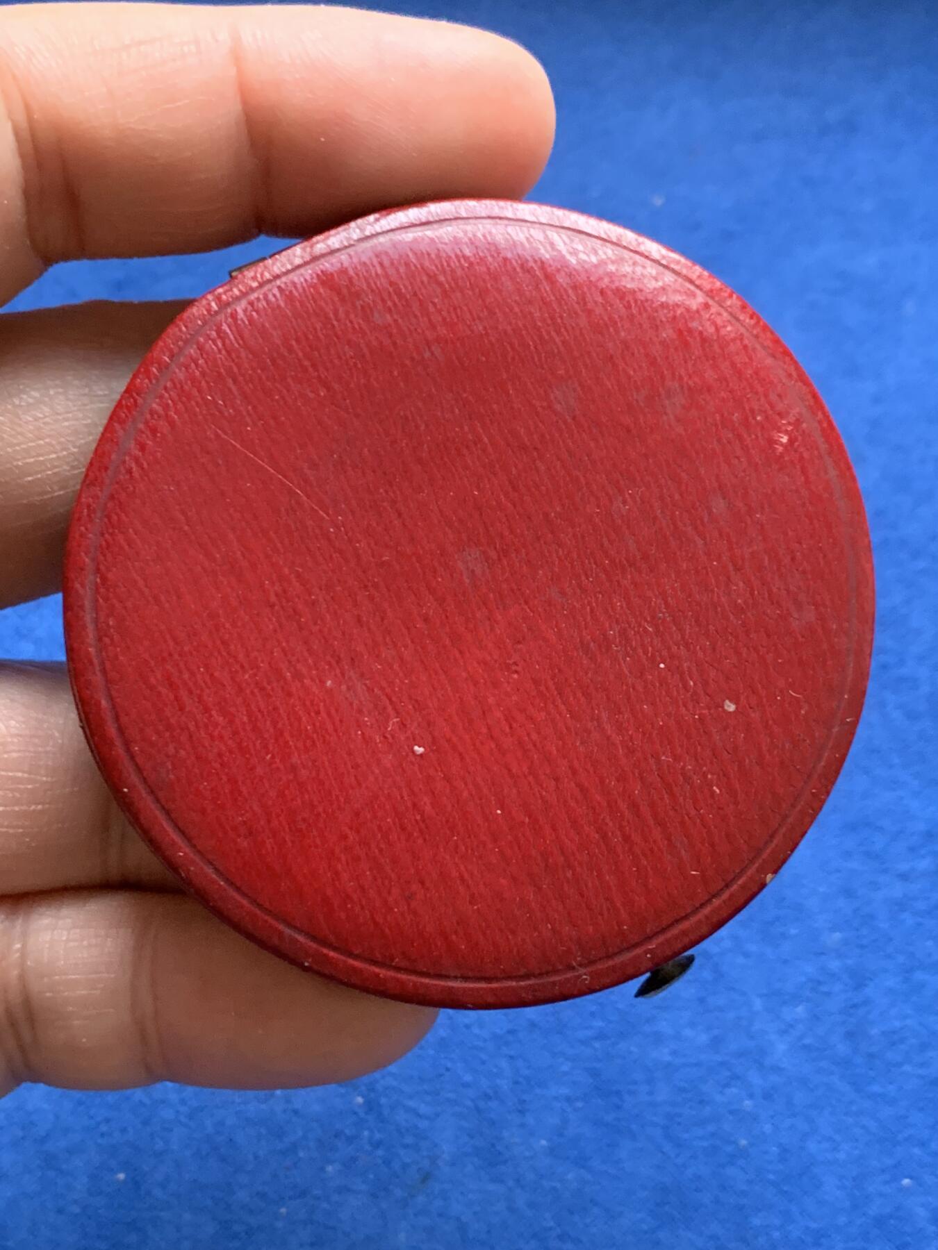 《竞宝斋》第370场 周日，周一 2场连拍 （全场包邮） 法国蒙特贝罗大天使女武神铜章 带盒 稀有 44.4克 49.5mm 三角铜标