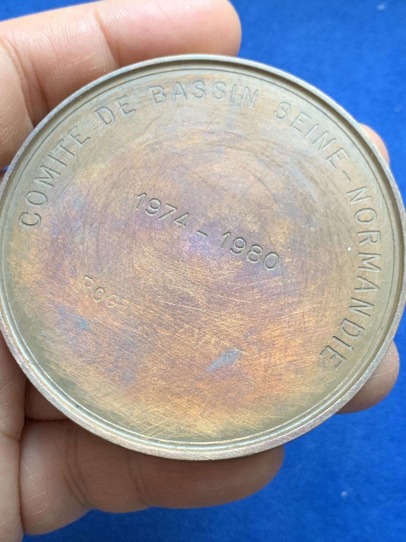 《竞宝斋》第370场 周日，周一 2场连拍 （全场包邮） 法国塞纳-诺曼底流域委员会纪念大铜章 136.3克 68mm 1880 丰饶角铜标