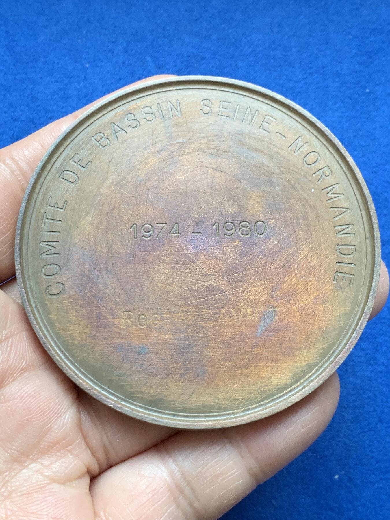 《竞宝斋》第370场 周日，周一 2场连拍 （全场包邮） 法国塞纳-诺曼底流域委员会纪念大铜章 136.3克 68mm 1880 丰饶角铜标