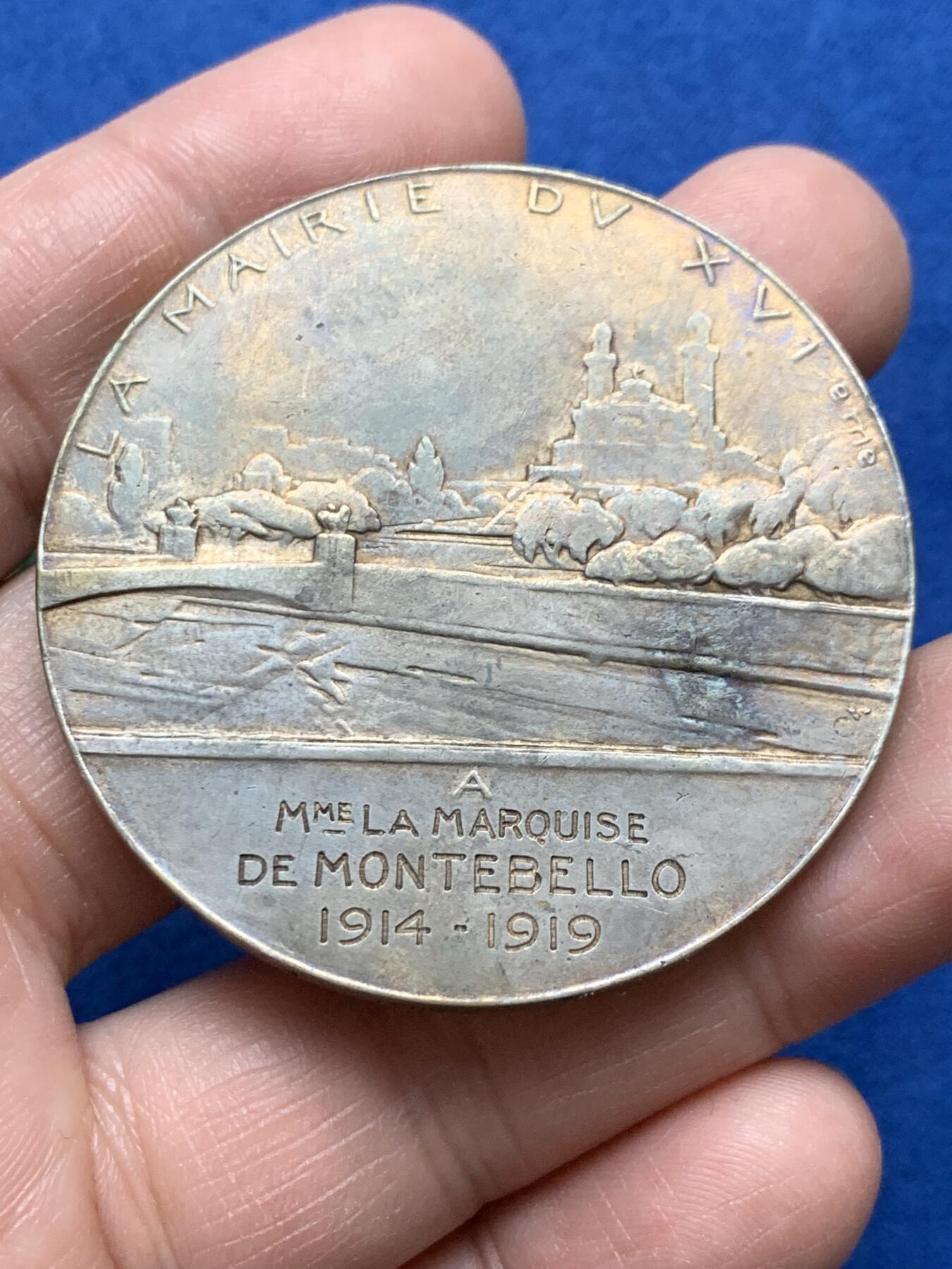 《竞宝斋》第370场 周日，周一 2场连拍 （全场包邮） 法国蒙特贝罗大天使女武神铜章 带盒 稀有 44.4克 49.5mm 三角铜标