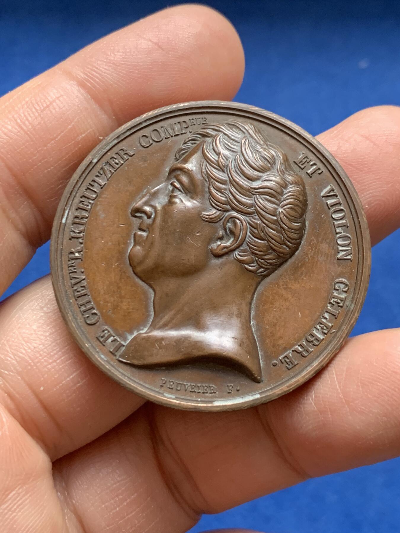 《竞宝斋》第370场 周日，周一 2场连拍 （全场包邮） 法国1823年小提琴家克鲁特·鲁道夫纪念铜章 38.35克 41mm 光边原铸 极其罕见 贝多芬创作的一首著名的小提琴奏鸣曲《克鲁特奏鸣曲》就是以他命名。